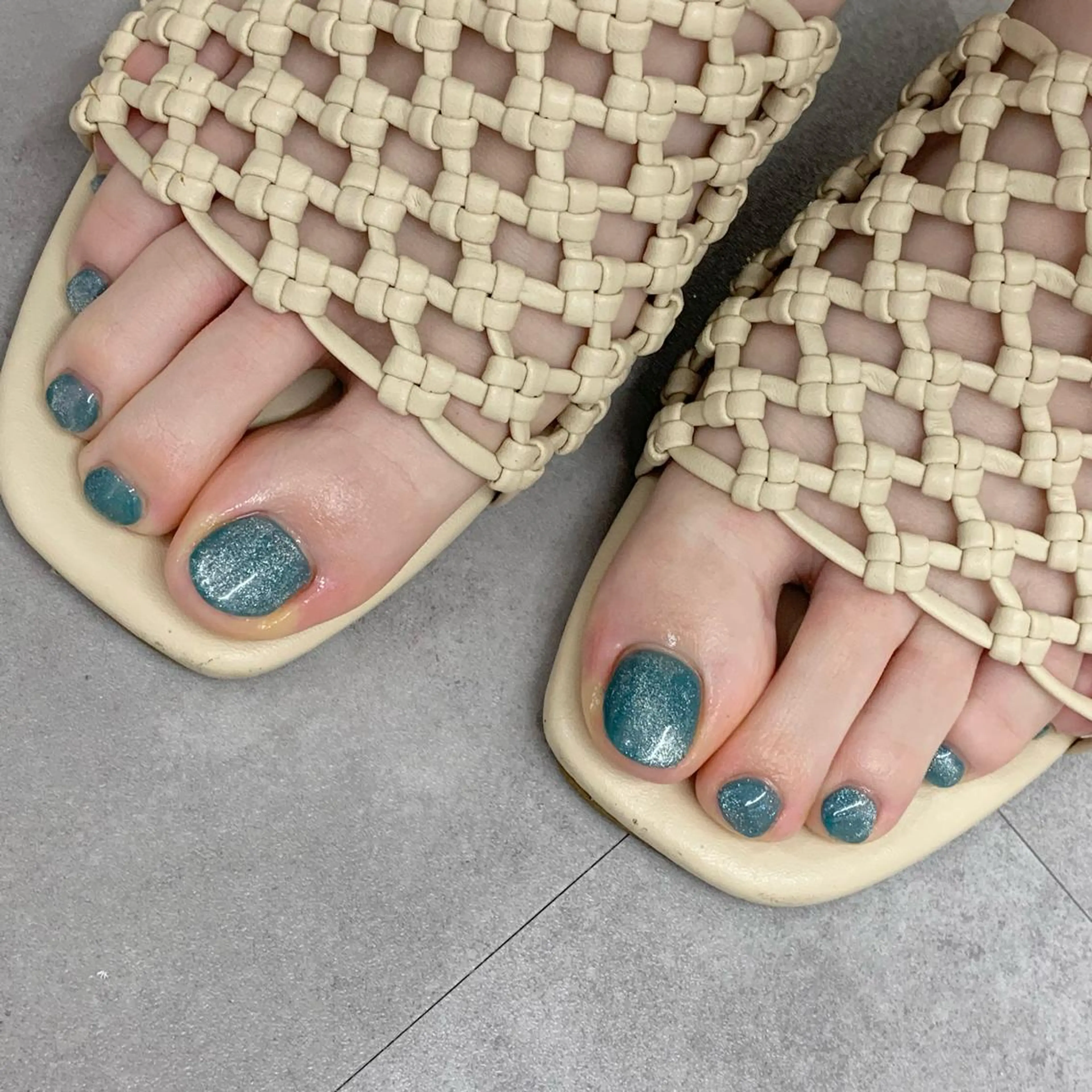 ネイル ブルー フットネイル マキノ ユイのネイルデザイン