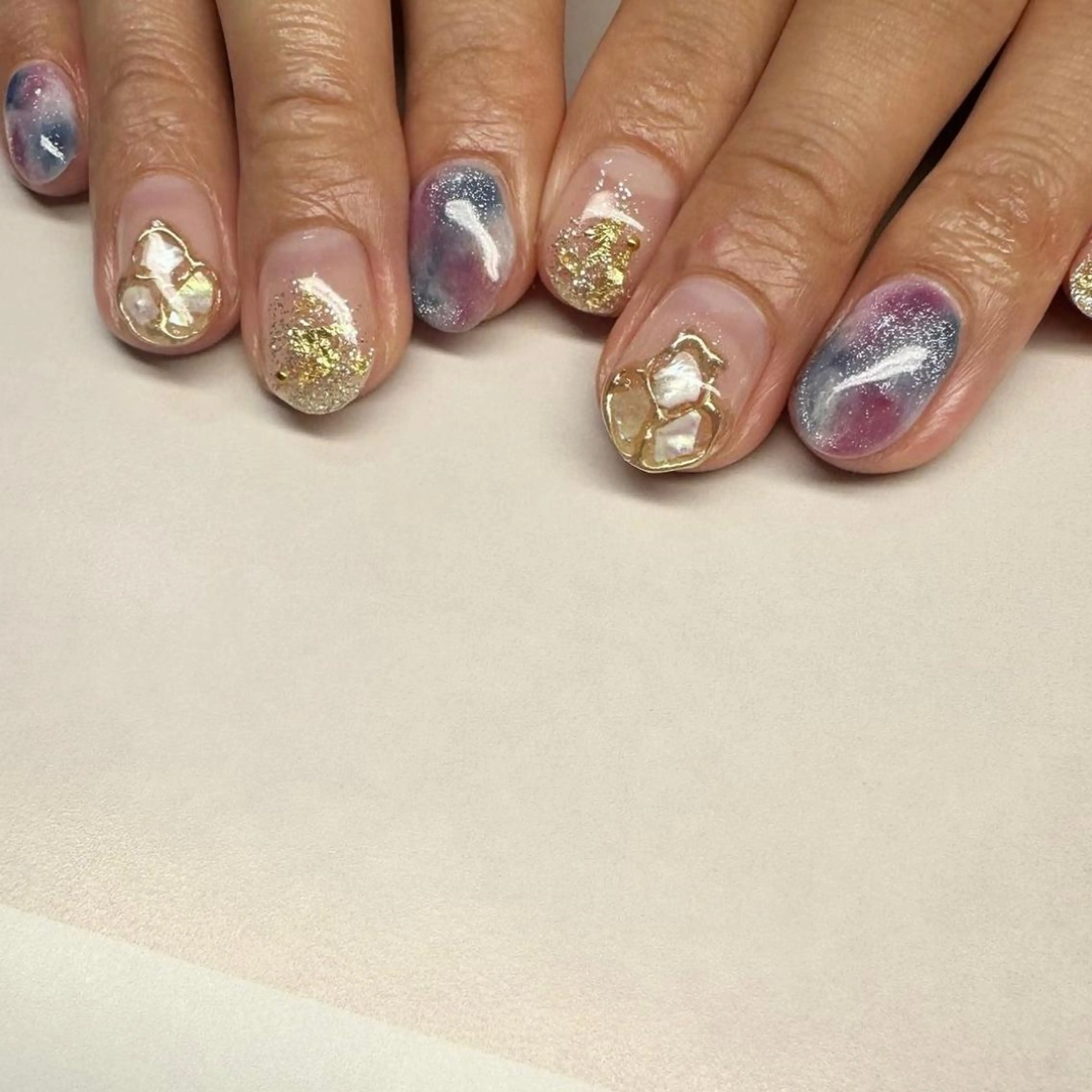 ネイル キラキラネイル 韓国ネイル ミラーネイル ネイビー ニュアンスネイル 🪞KAPE NAIL 🪞のネイルデザイン