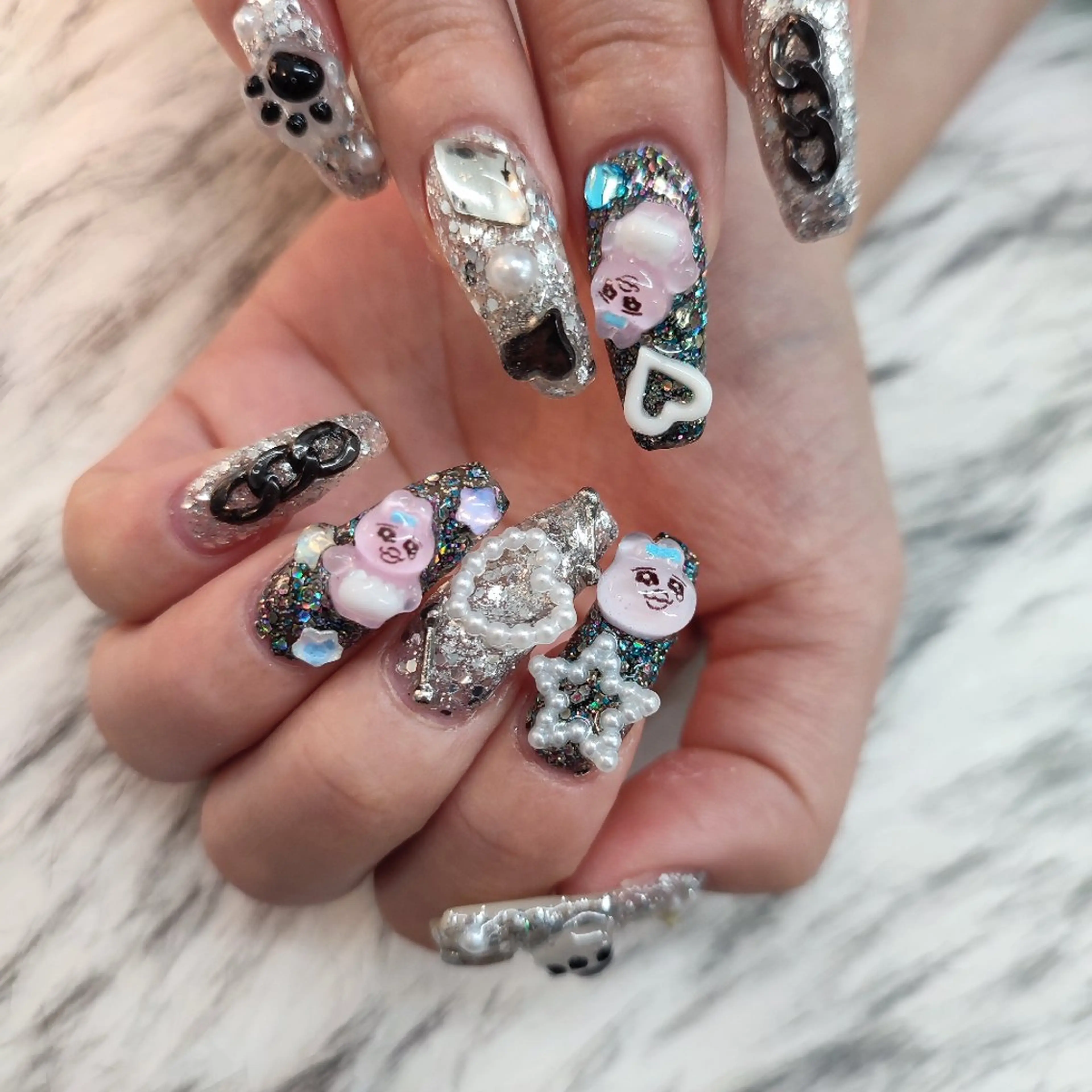 ネイル ハンドネイル RUNWAY 　　の眉毛・アイブロウイメージ