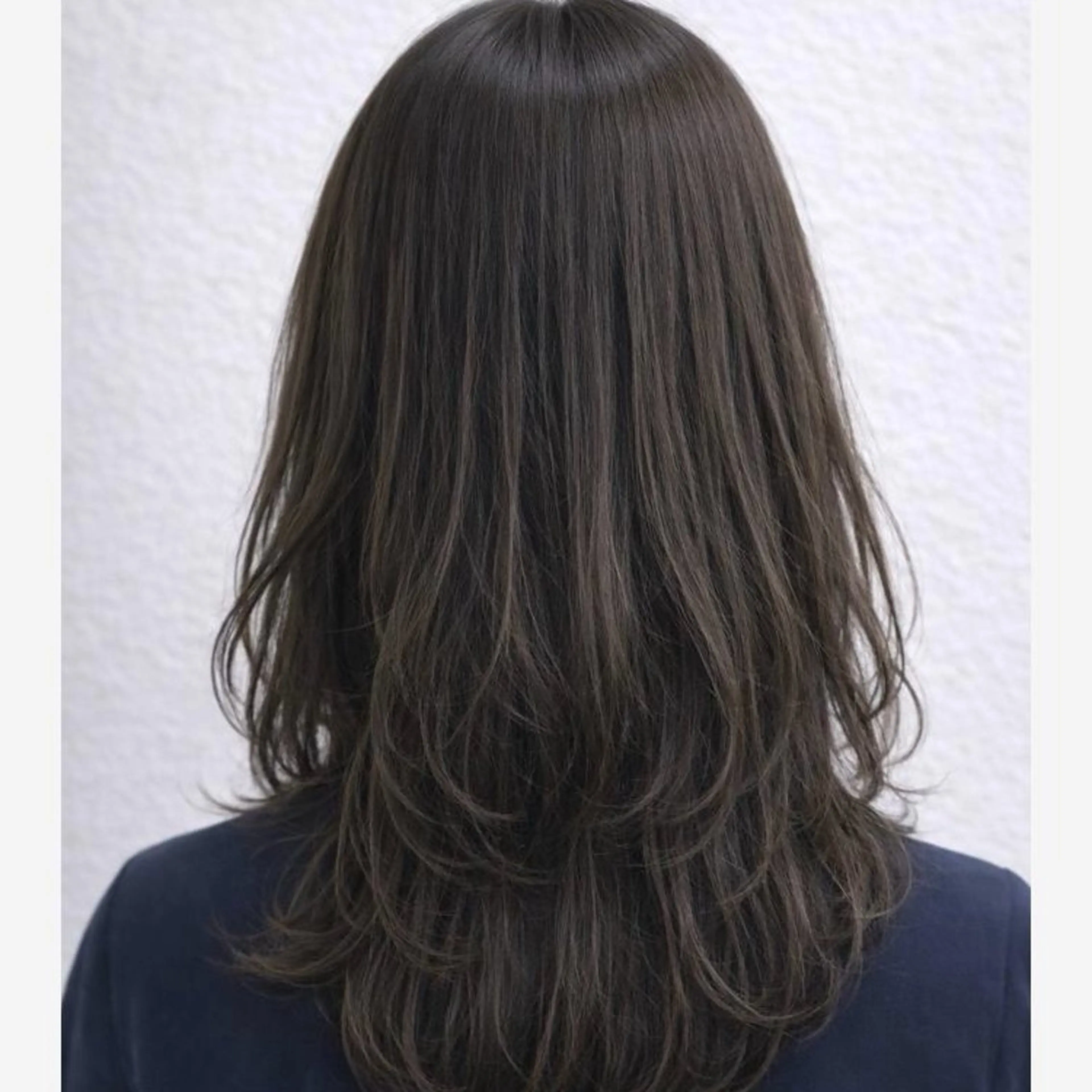 ミディアム カラー ブラウンカラー レイヤーカット 佐藤 舞のヘアスタイル