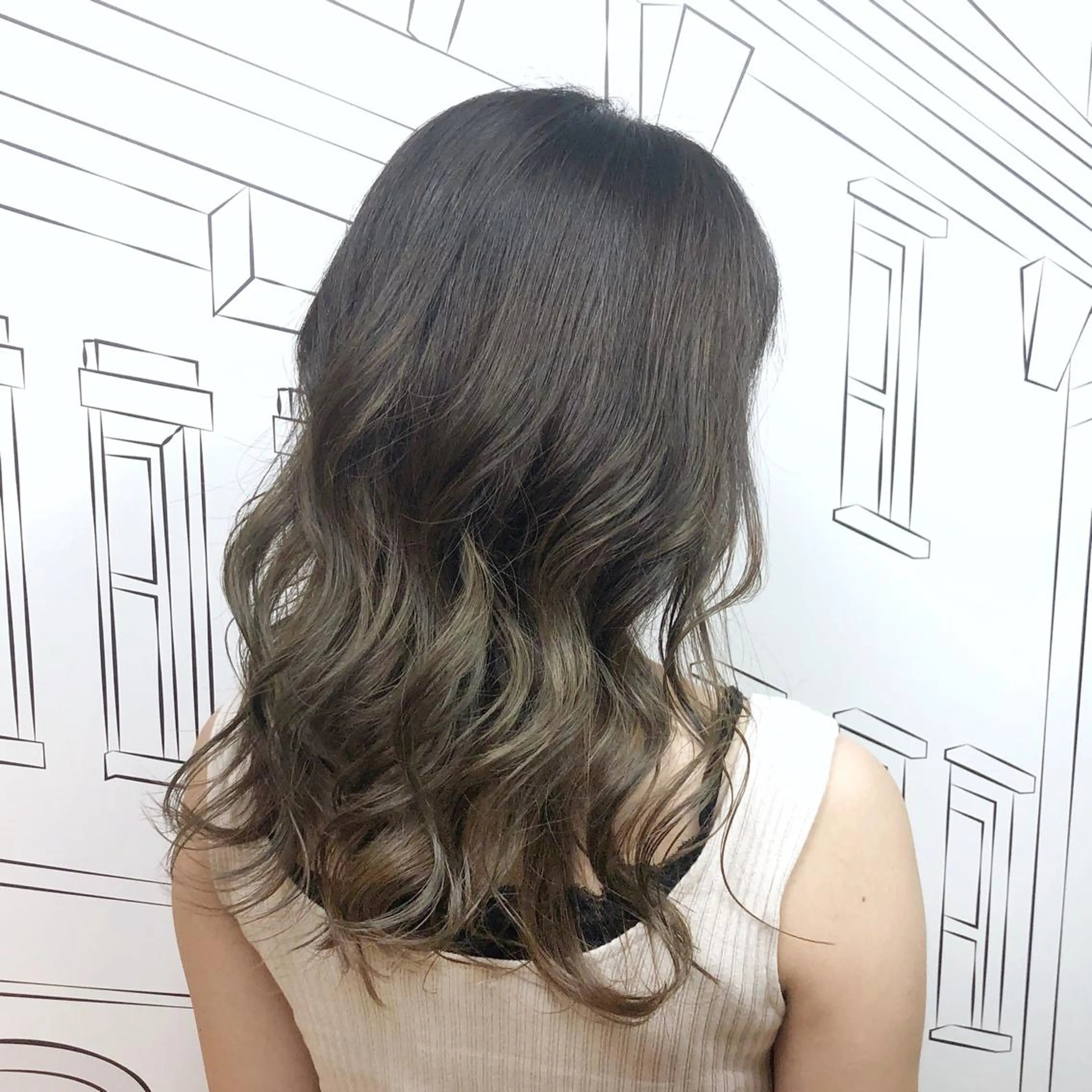 セミロング カラー バレイヤージュ グレージュ イルミナカラー レイヤーカット TOMOKA 艶髪/透明感カラーのヘアスタイル