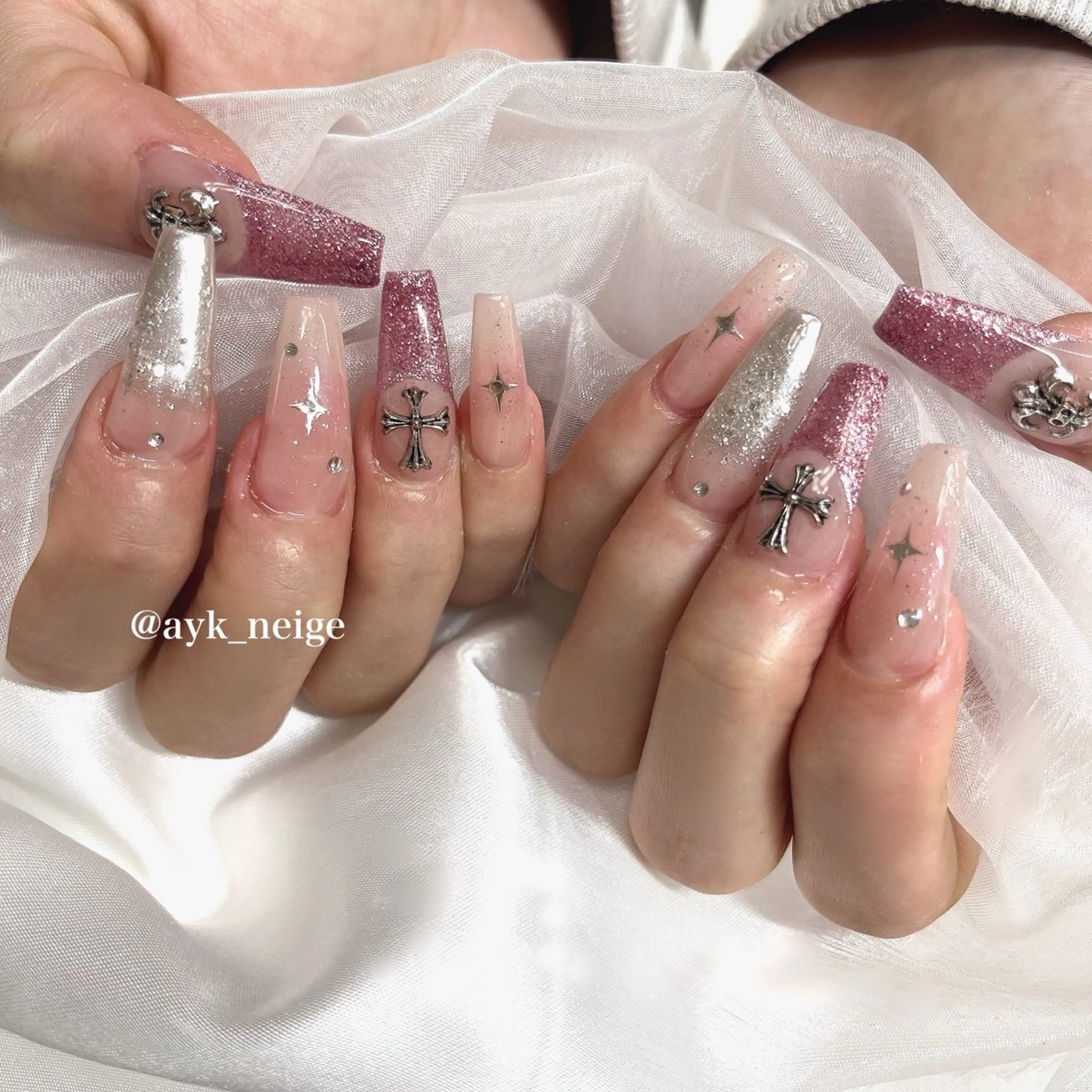 ネイル フットネイル キラキラネイル 韓国ネイル リボン シンプルネイル n'eige nail所属・大谷 綾香のネイルデザイン