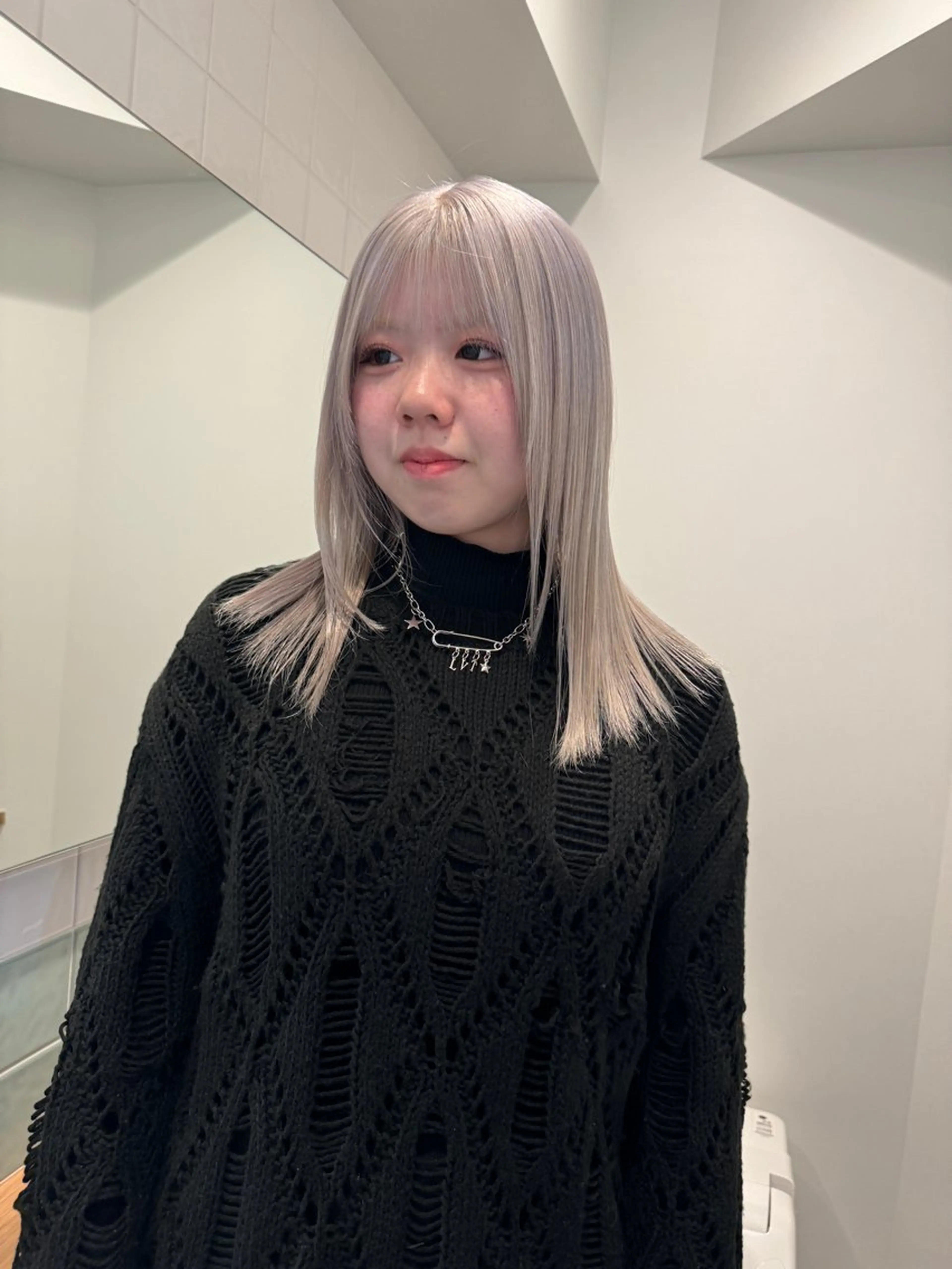 セミロング カラー 切りっぱなしボブ レイヤー/縮毛矯正のヘアスタイル