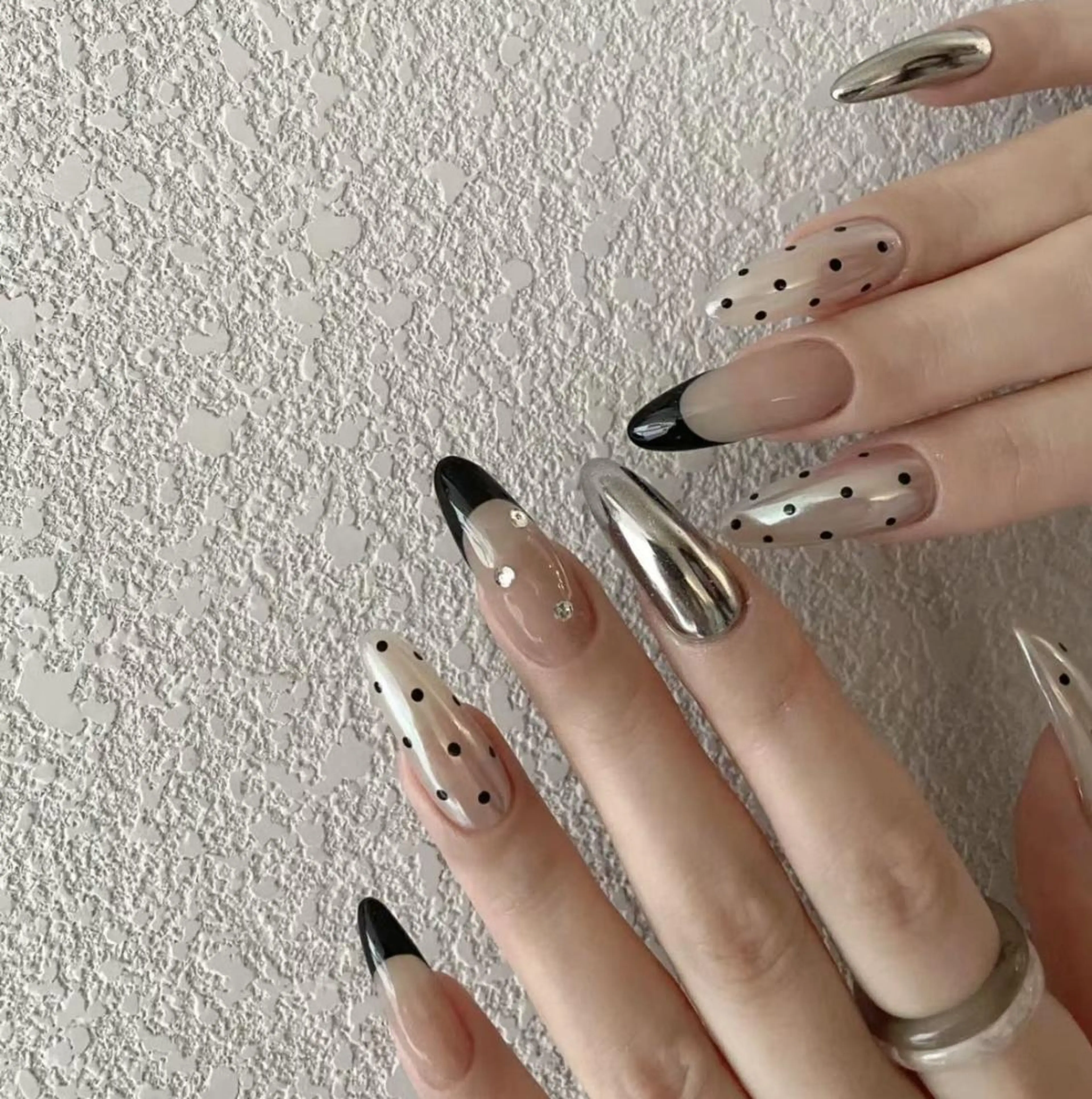 ネイル アートネイル 長さ出し ネイルチップ Queens マオのネイルデザイン