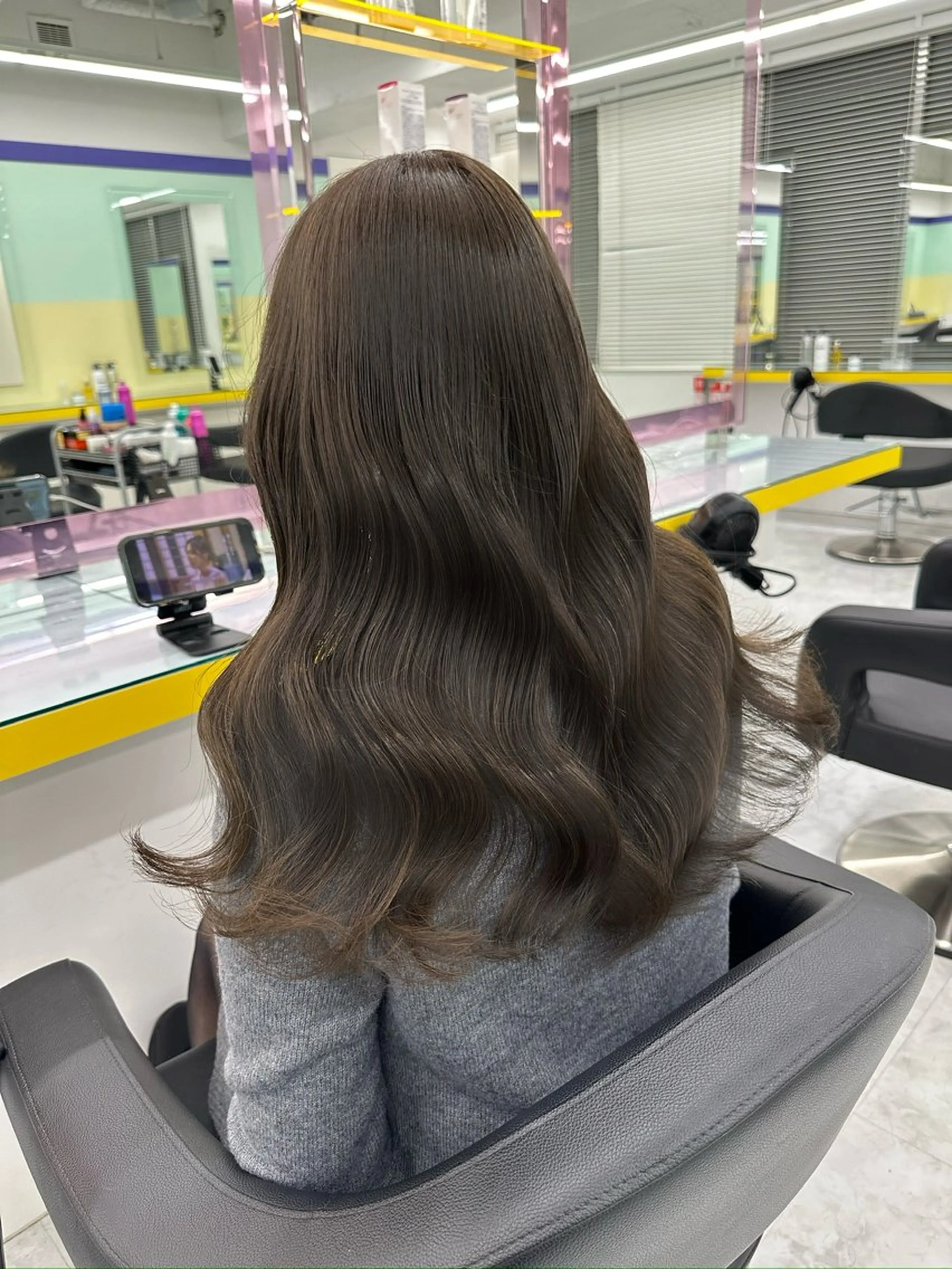 カラー カット ヘアカラー トリートメント 地毛風縮毛矯正飛我 赤み無し透明感ヘアのヘアスタイル