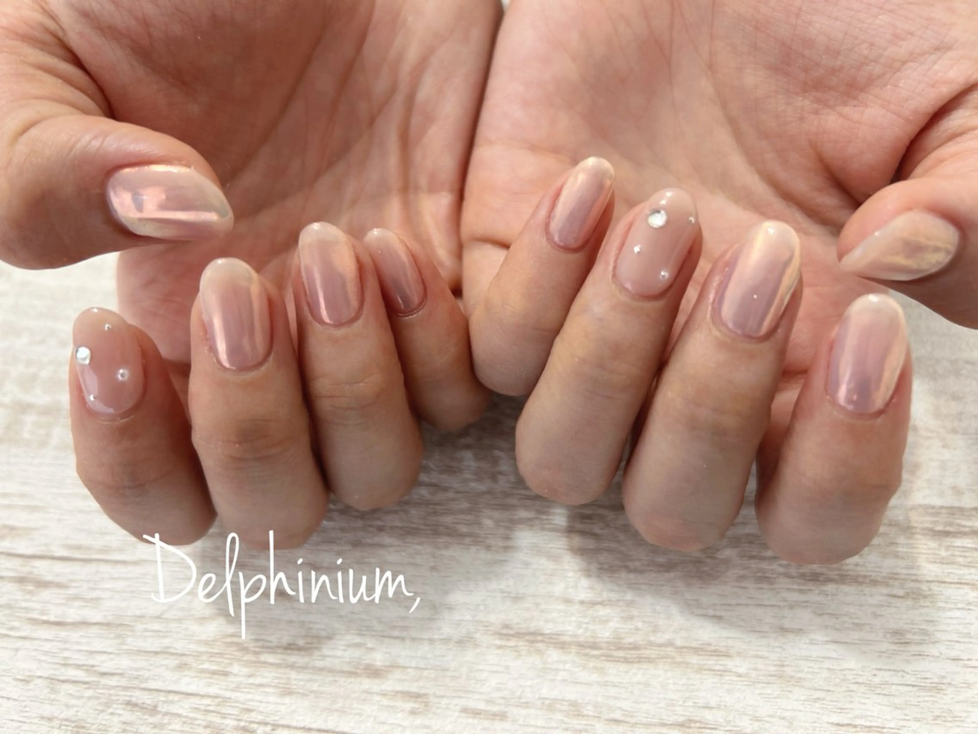 ネイル ミラーネイル オフィスネイル ホワイト ハンドネイル 岡本 友恵のネイルデザイン