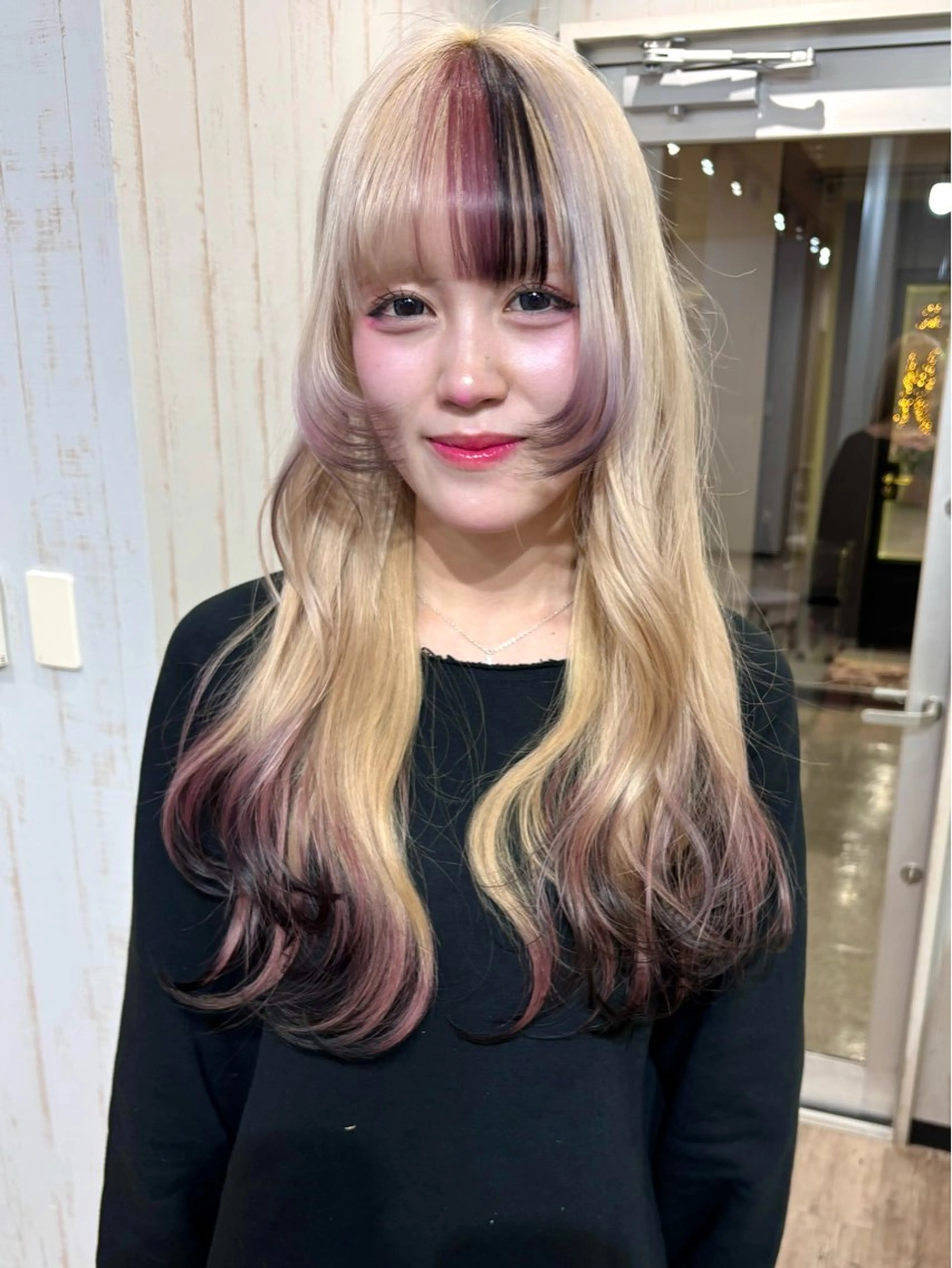 ロング カラー ブリーチ デザインカラー 顔周りカット レイヤーカット 桑原 由理のヘアスタイル