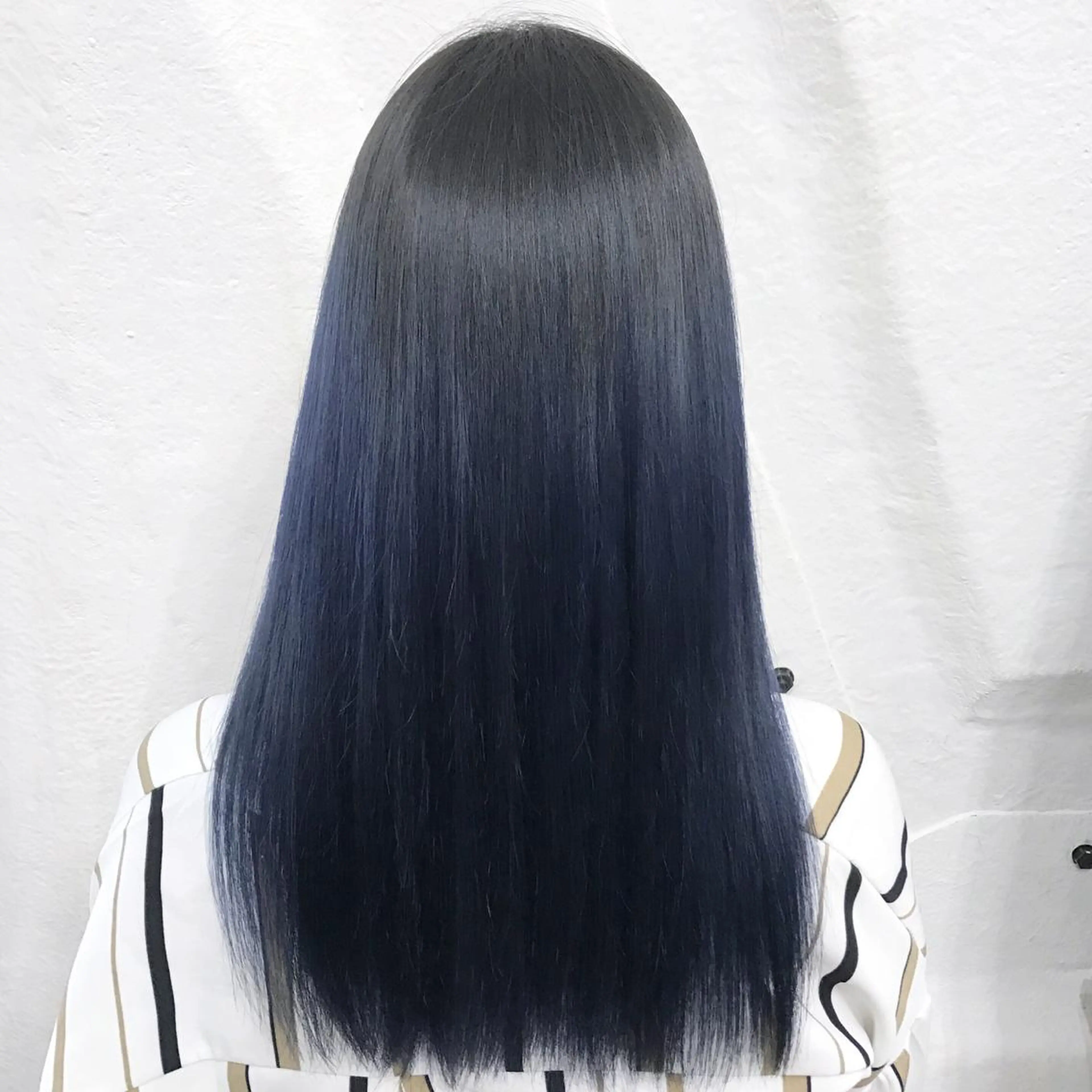 カラー ブリーチ ブルーカラー グラデーションカラー K-POP好き美容師 🇰🇷Kai.Yのヘアスタイル