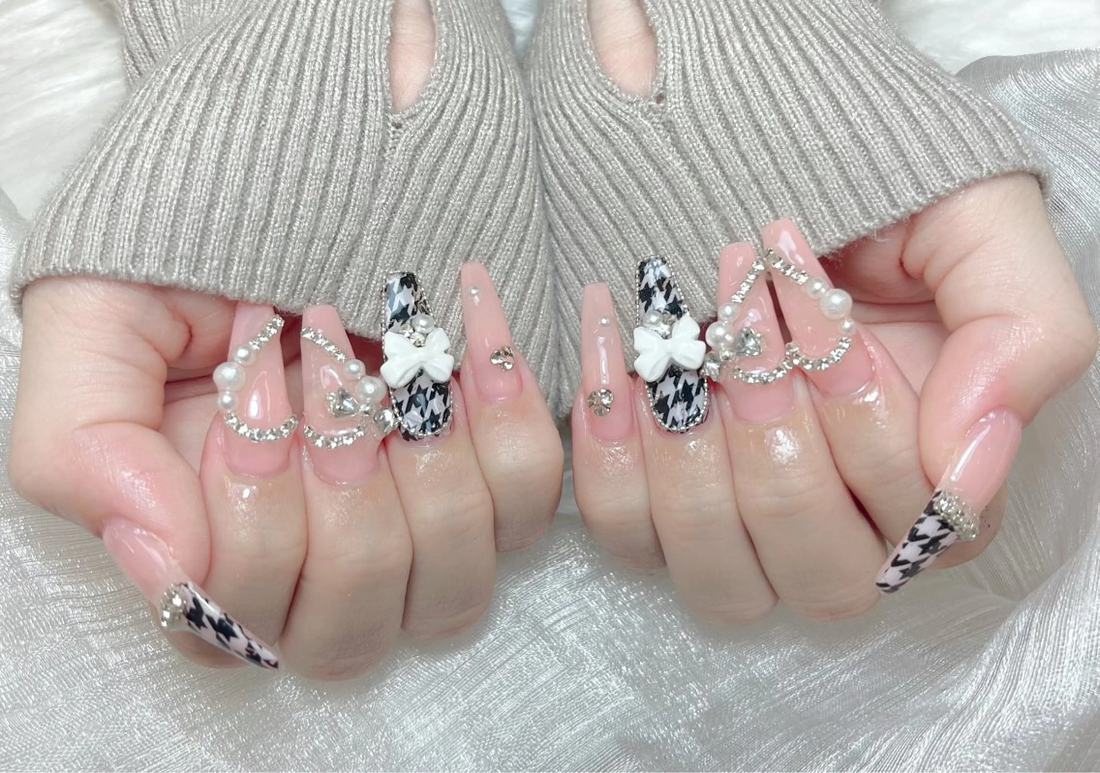 ネイル 成人式 ロングネイル マグネットネイル 大理石ネイル(マーブル) リボン ハンドネイル Amee Nail Salonのネイルデザイン