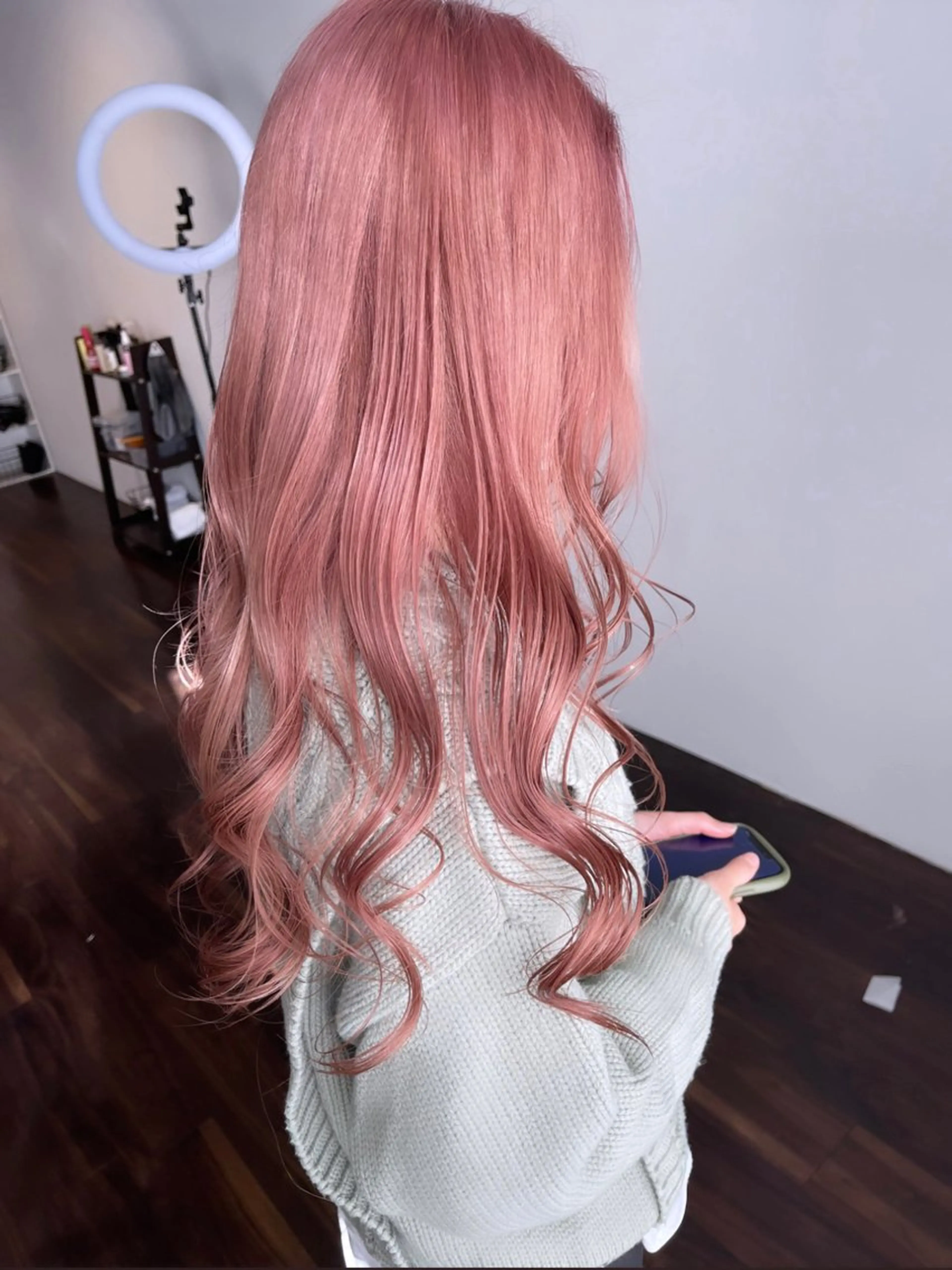 ロング カラー ヘアアレンジ ベージュカラー ブリーチ イヤリングカラー ハイトーンカラー ミルクティーベージュ カット ヘアカラー トリートメント 髪質改善/レイヤー 縮毛矯正/ケラチン耀のヘアスタイル