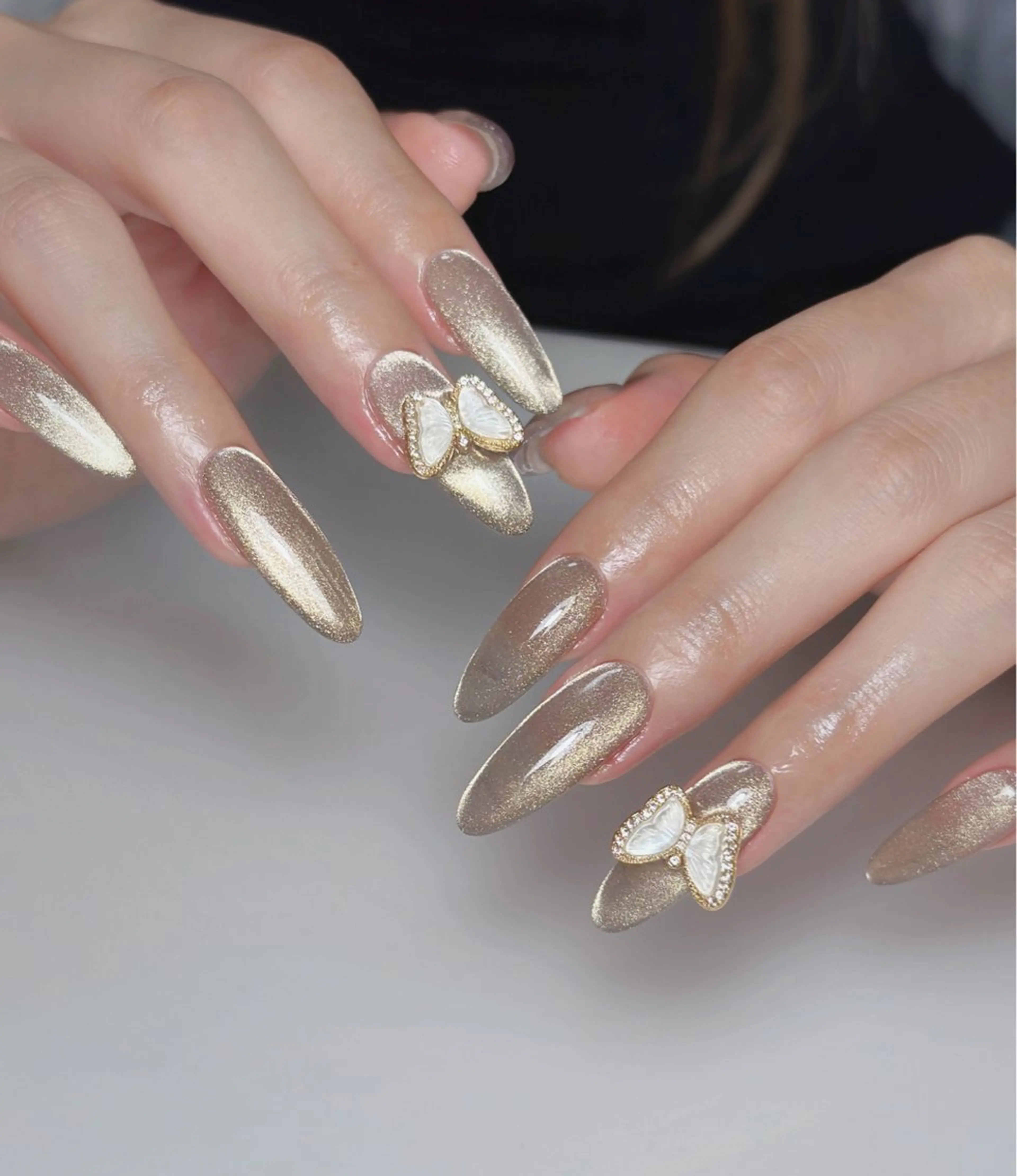 ネイル オーロラネイル 長さ出し フットネイル 韓国ネイル ラメ(グリッター) ハンドネイル 👍thumbs up nail👍のネイルデザイン