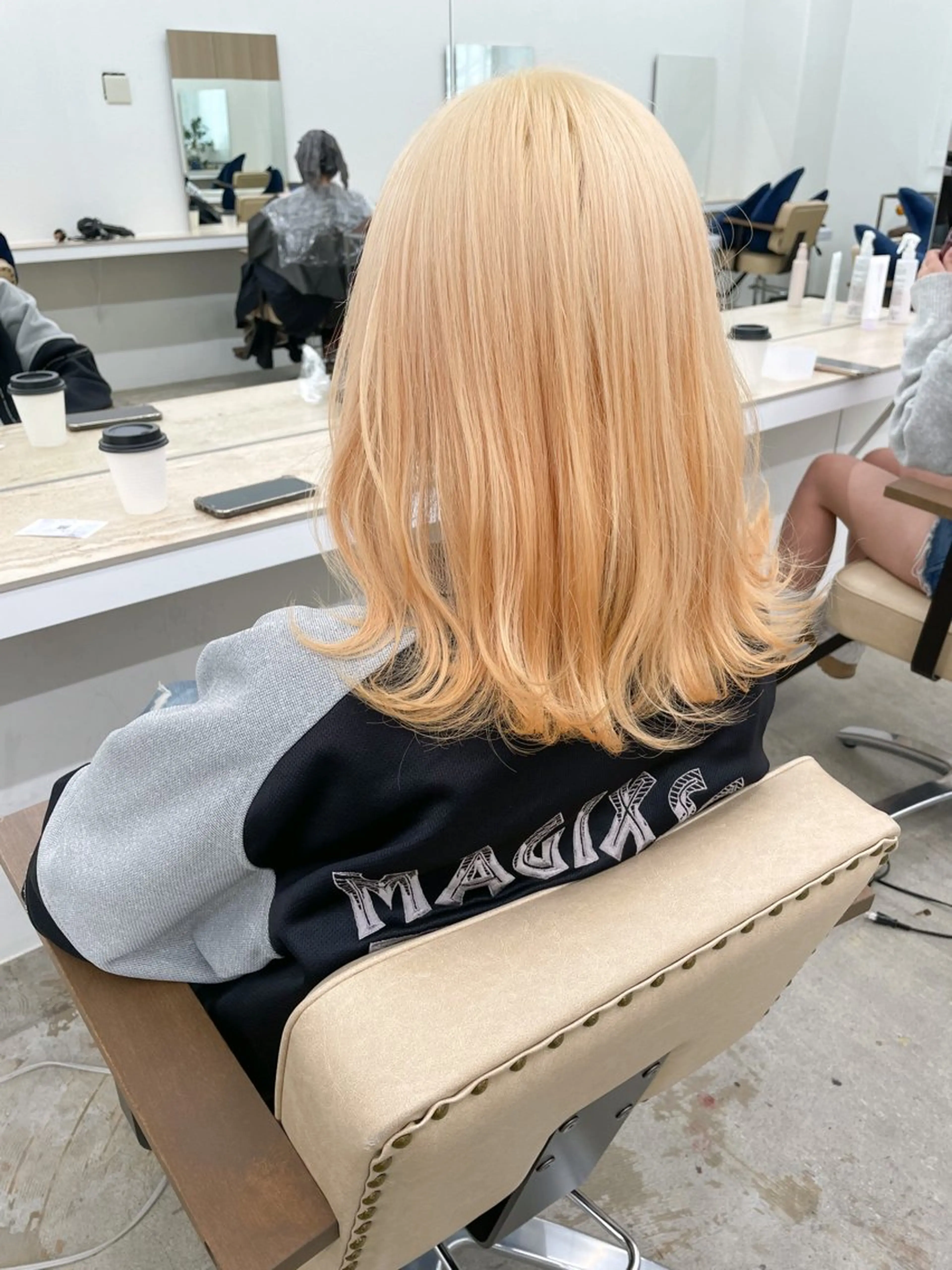 ミディアム カラー ブリーチ 抜きっぱなしブロンド ブロンド ケアブリーチ ヘアカラー トリートメント ハイトーン/レイヤー /ケアブリーチ石川治のヘアスタイル