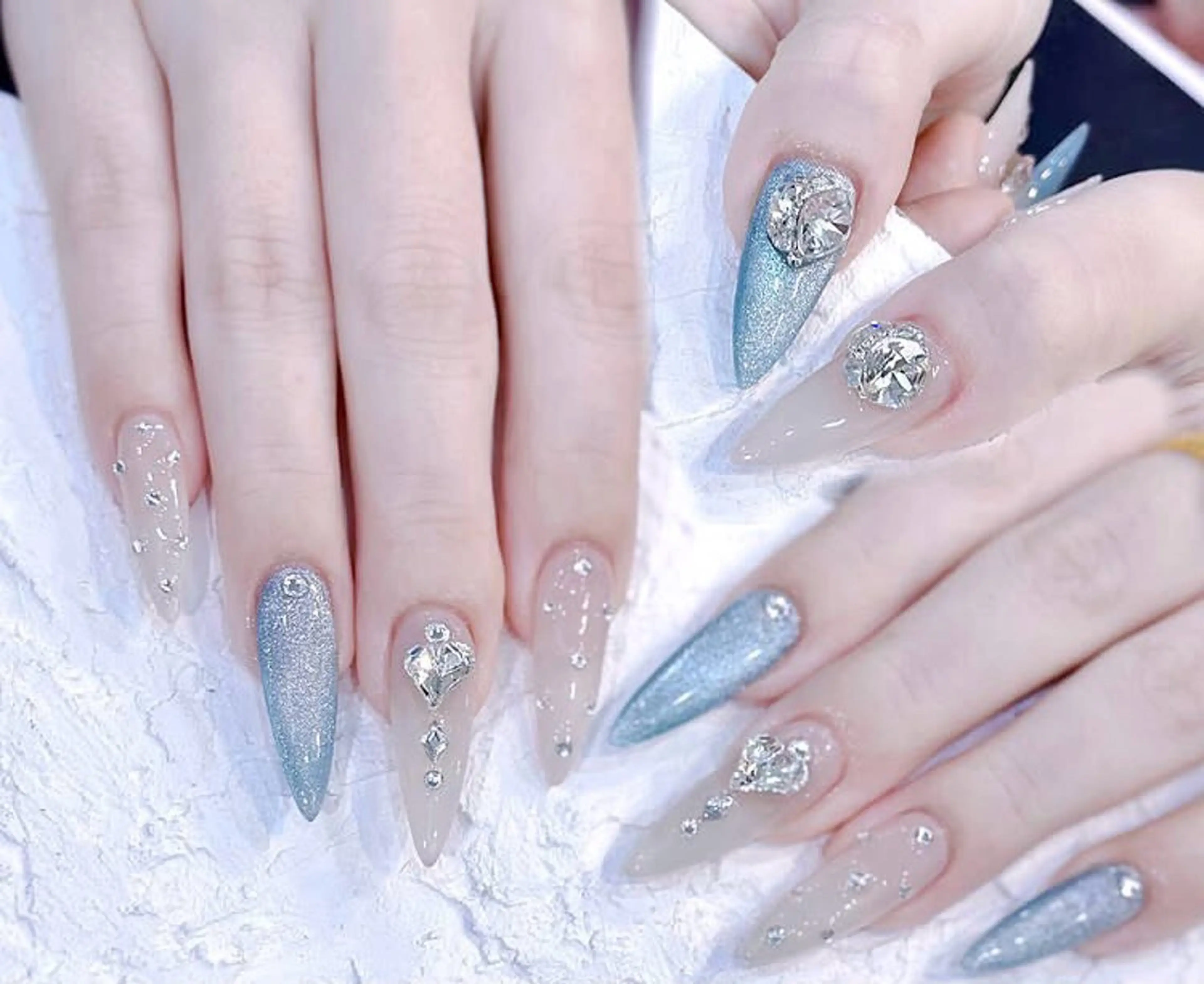 ネイル フレンチネイル グラデーション キラキラネイル 韓国ネイル マグネットネイル ハンドネイル ハンドケア Hara Nail 【持ち込みOK】のネイルデザイン