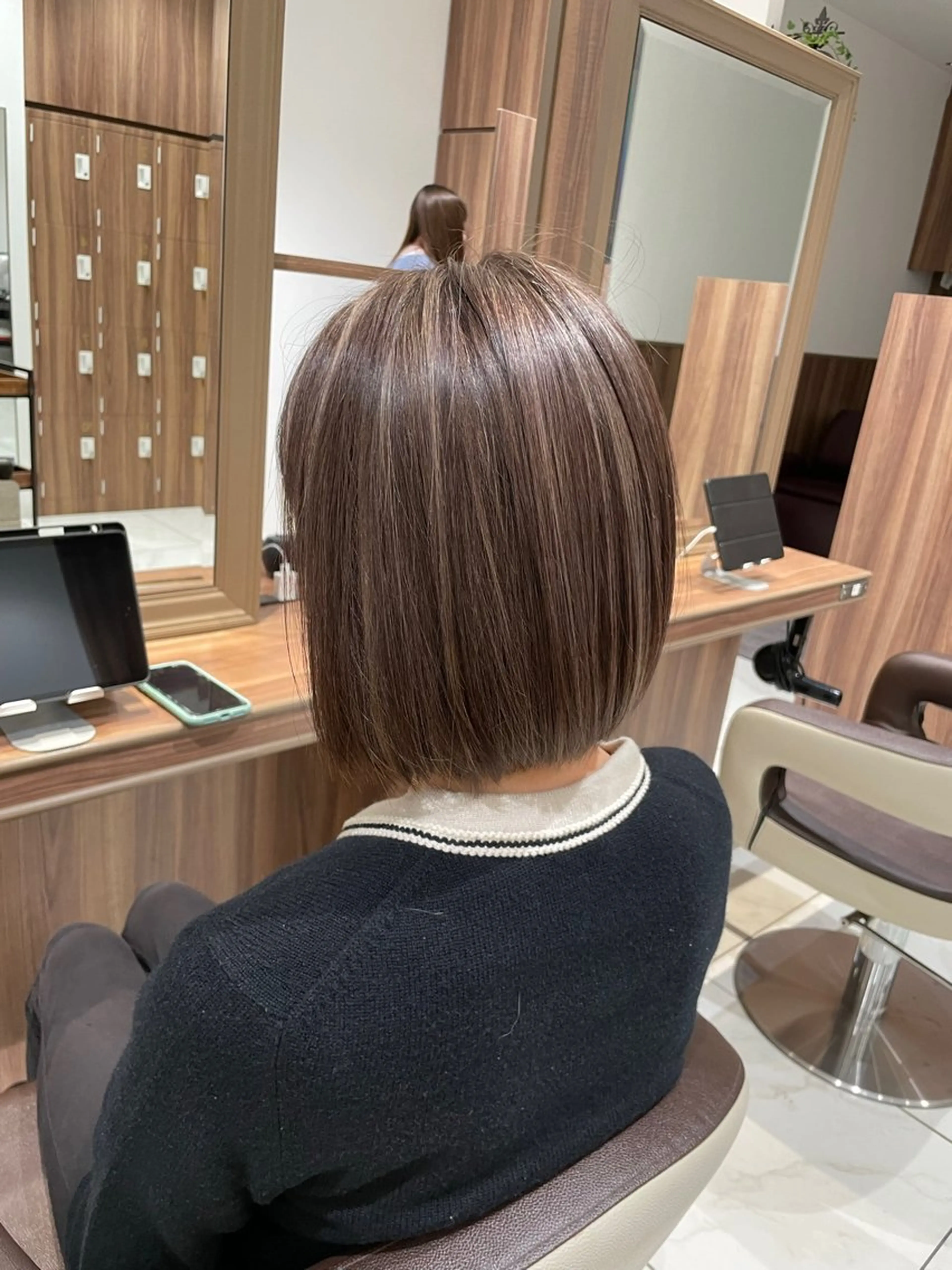 ショート カラー 白髪ぼかしハイライト 茗荷谷駅徒歩2分のヘアスタイル