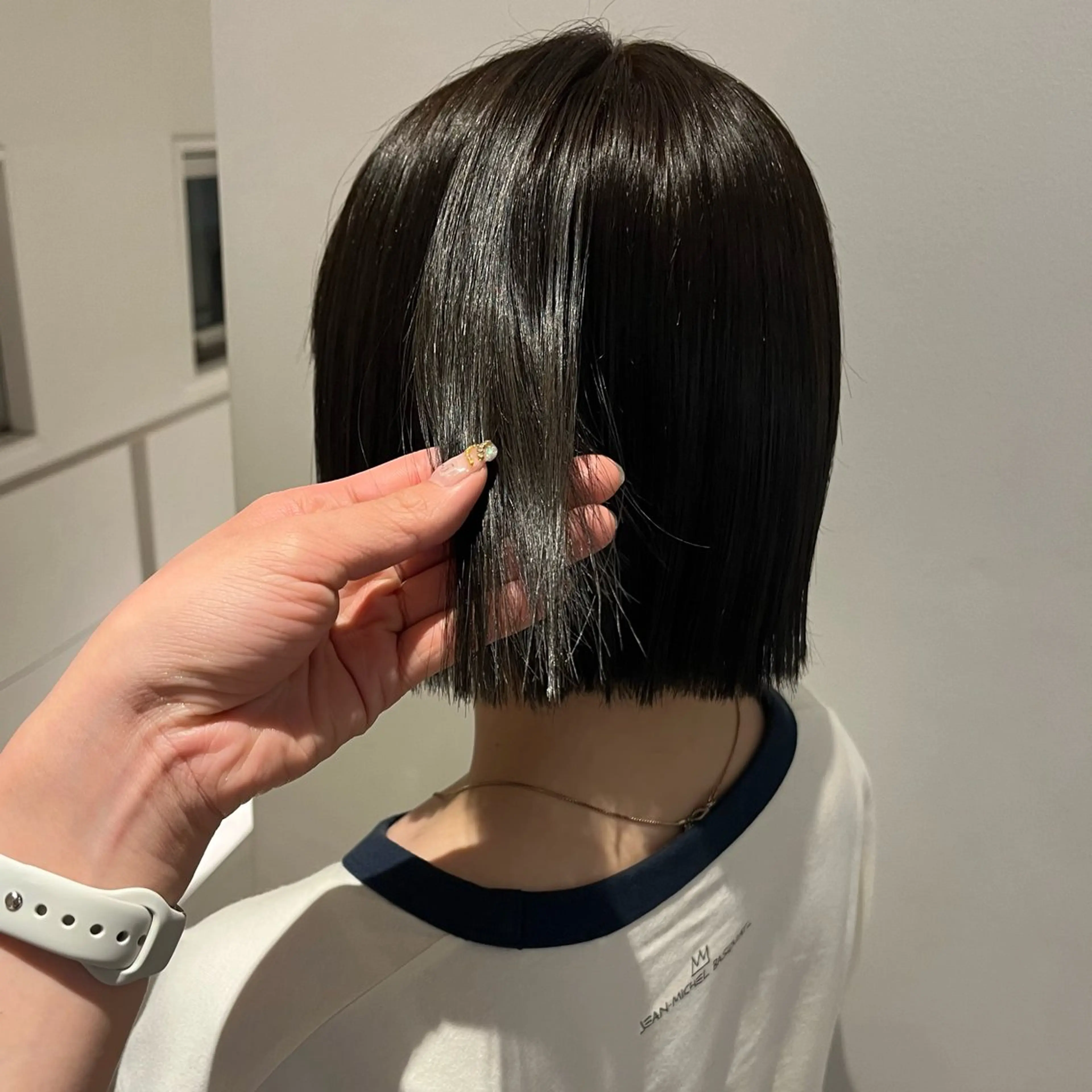 ショート カラー オリーブカラー 森山 葵のヘアスタイル
