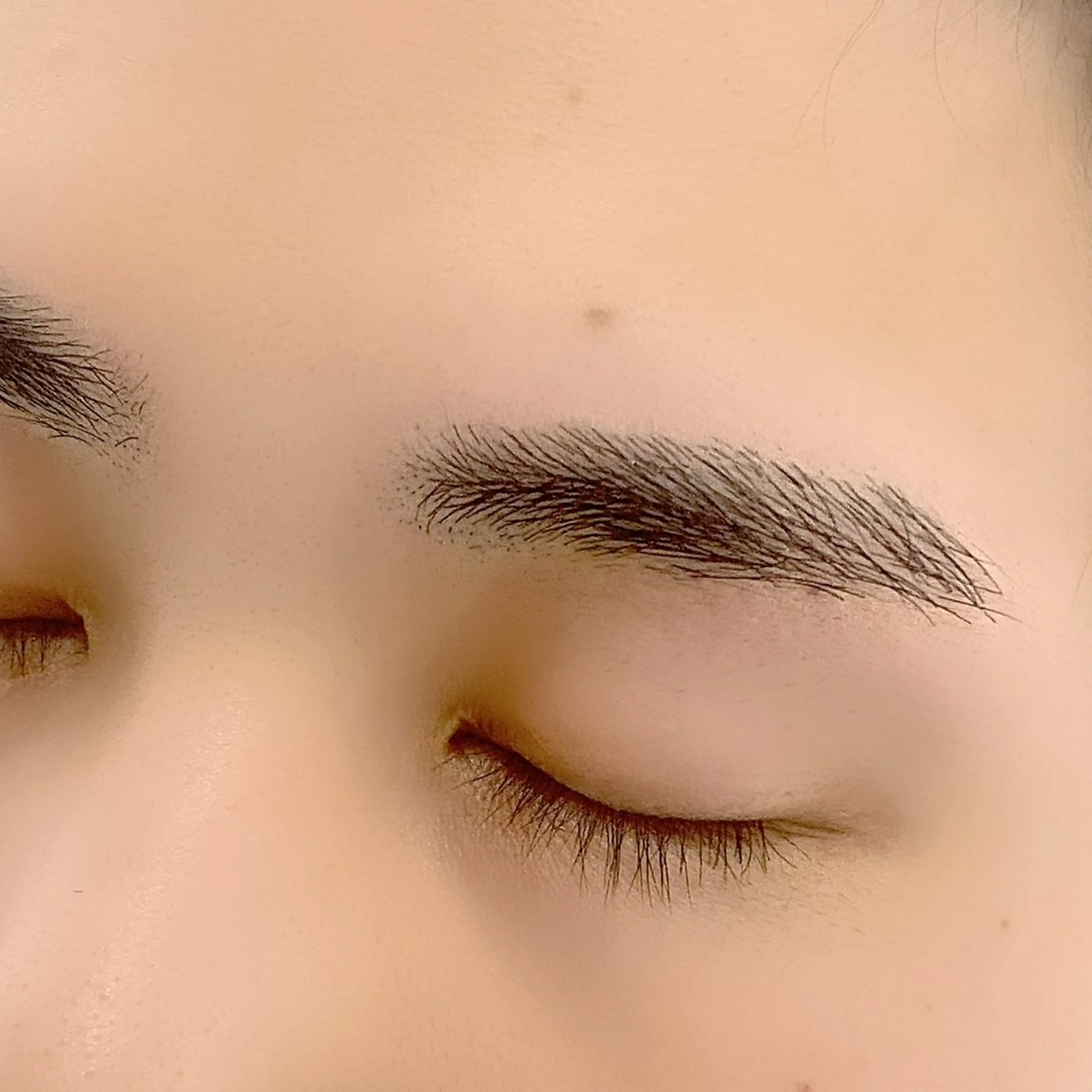 アイブロウ ワックス脱毛 眉カット ROCHIE 上本町 Hioriのマツエク・マツパデザイン