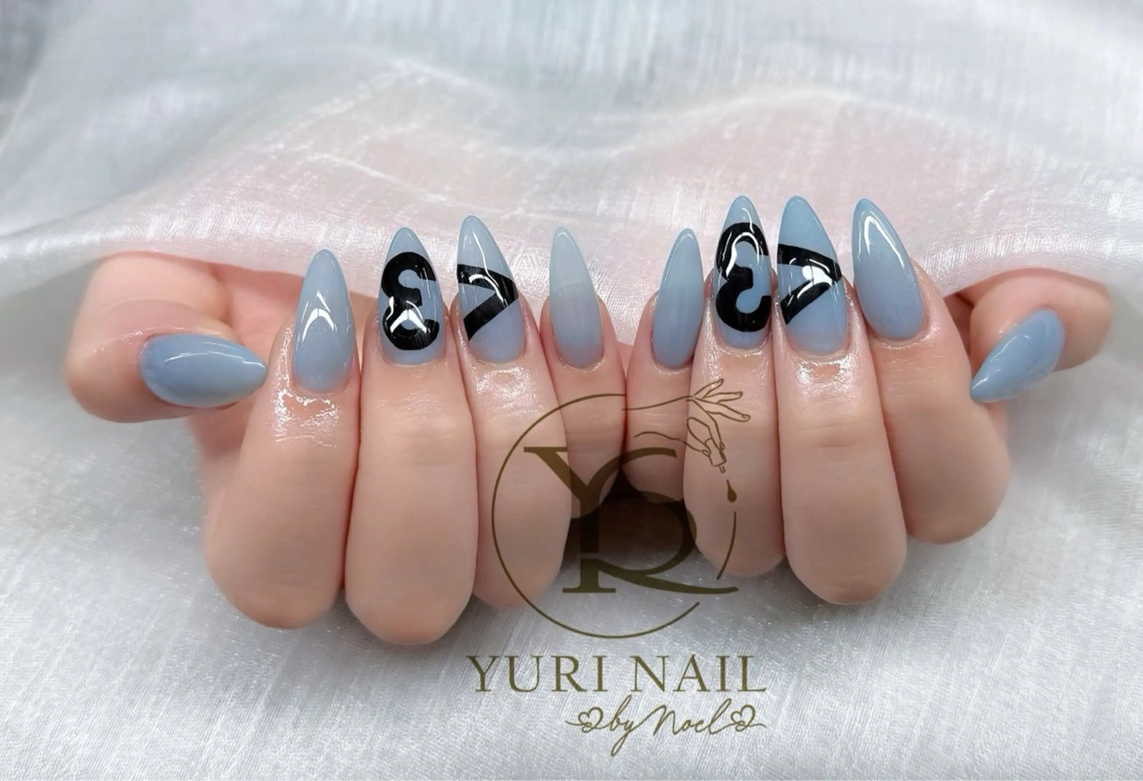 ネイル オーロラネイル ブルー チークネイル フレンチネイル キラキラネイル ハンドネイル フットネイル ハンドケア YURI Nail Narita所属・YURI Nail NARITAのネイルデザイン