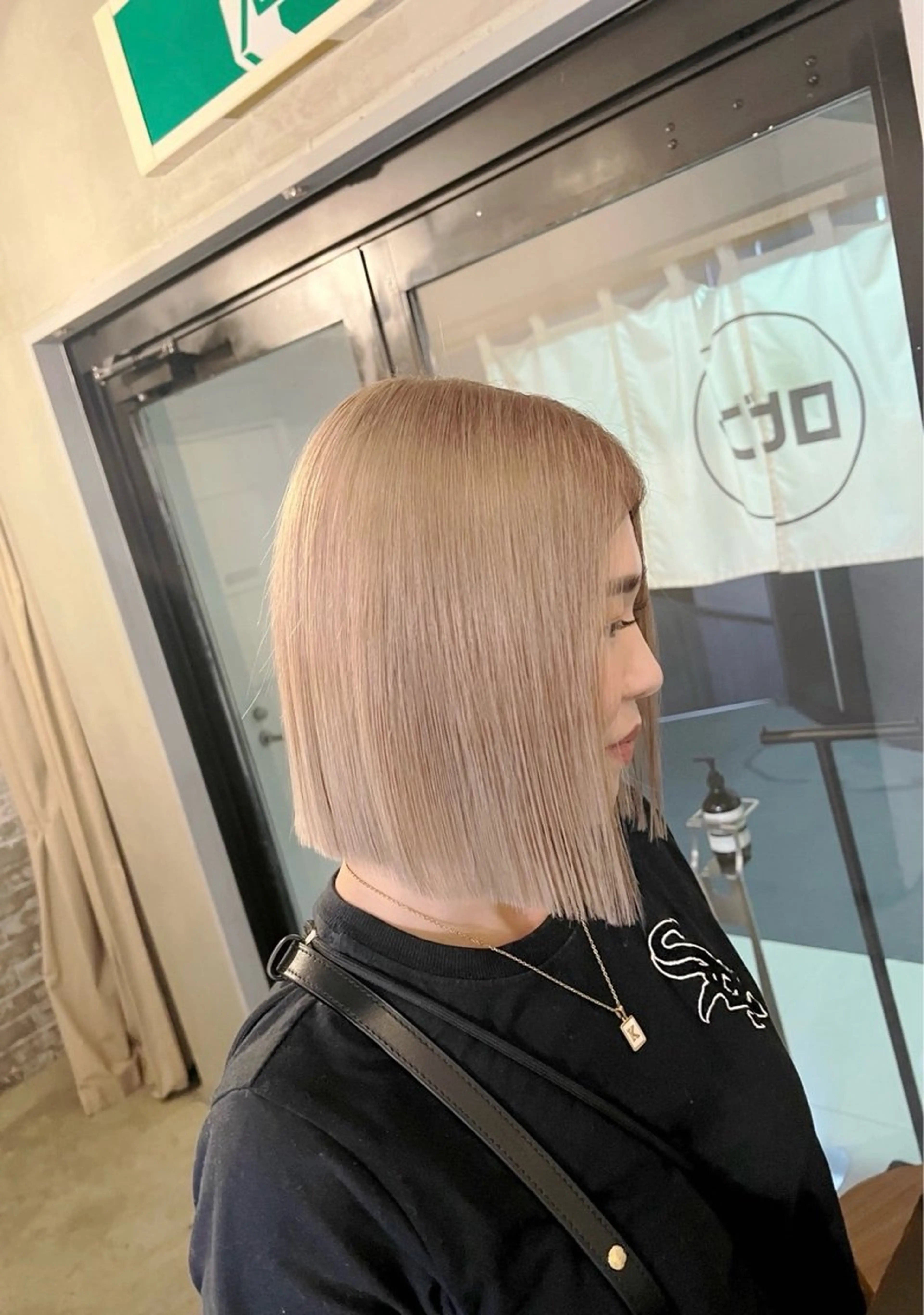 ショート カラー ベージュカラー ホワイトベージュ カット ヘアカラー トリートメント ROBIN所属・指名数No.1 /NAOYAのヘアスタイル