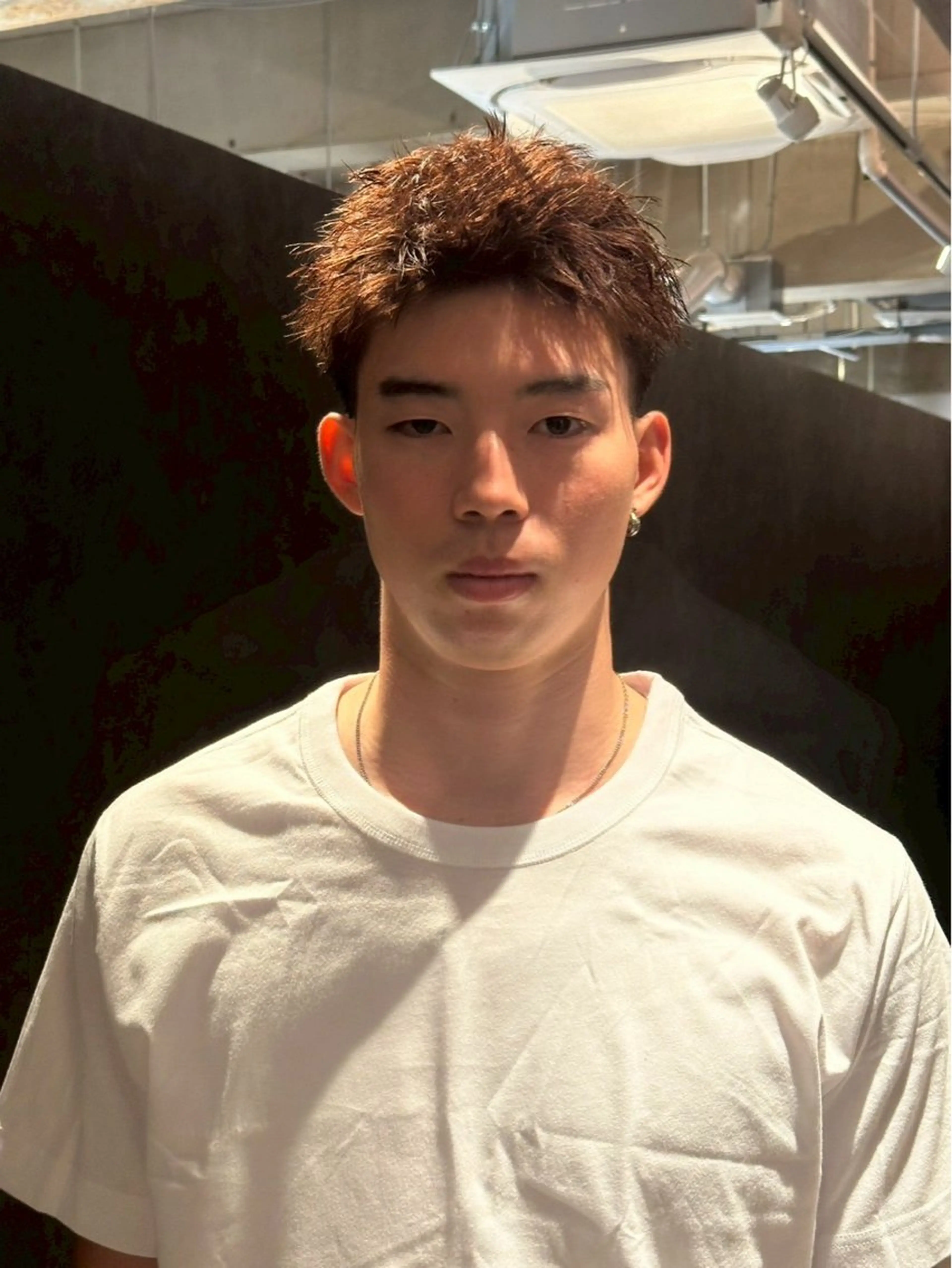 ショート カラー メンズ メンズブリーチ センターパート フェードカット フェザーパーマ メンズハイライト カット ヘアカラー 金山駅前/メンズ パーマ/真柄 恒輝のヘアスタイル