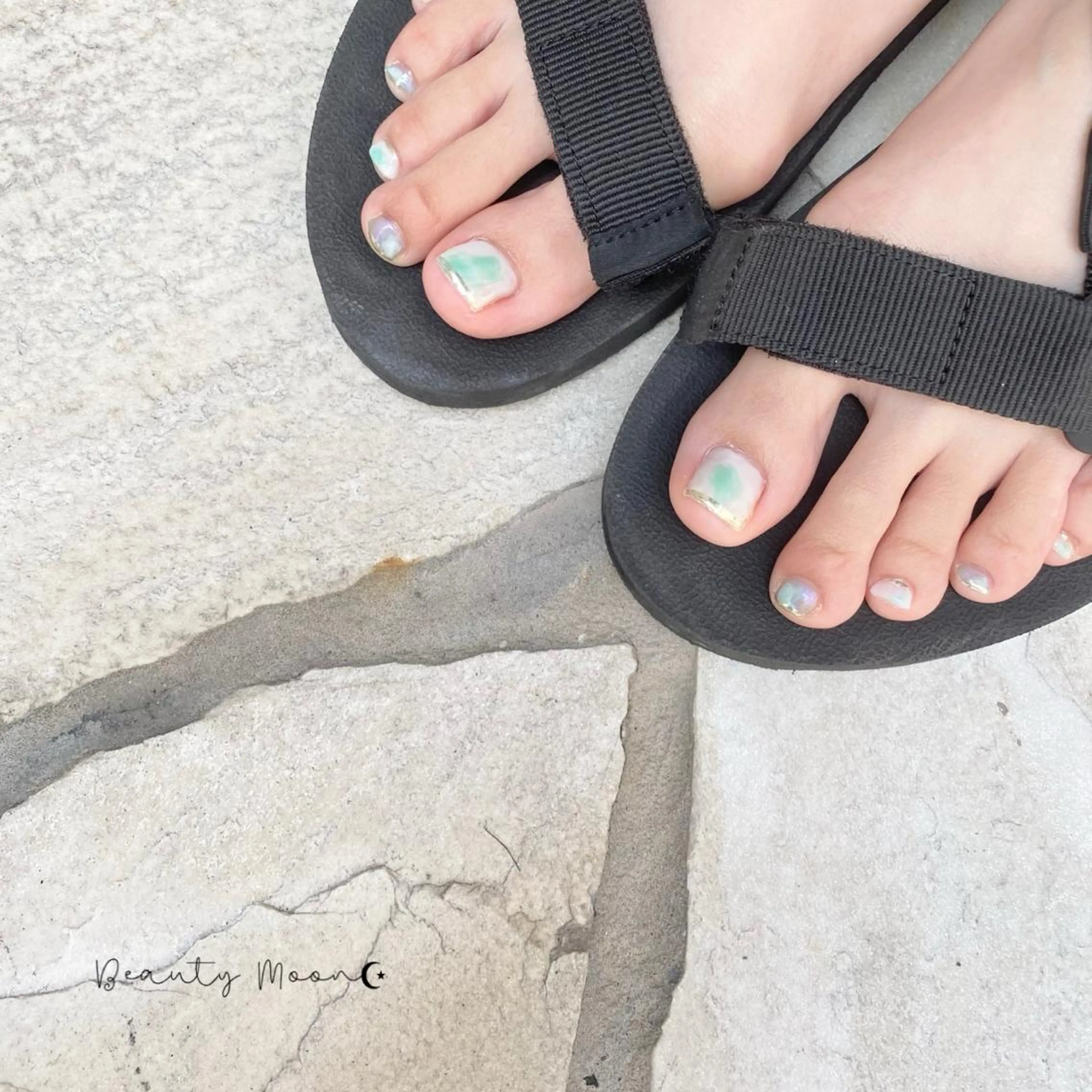 ネイル アートネイル ハート ミラーネイル beauty ☪︎moonのネイルデザイン