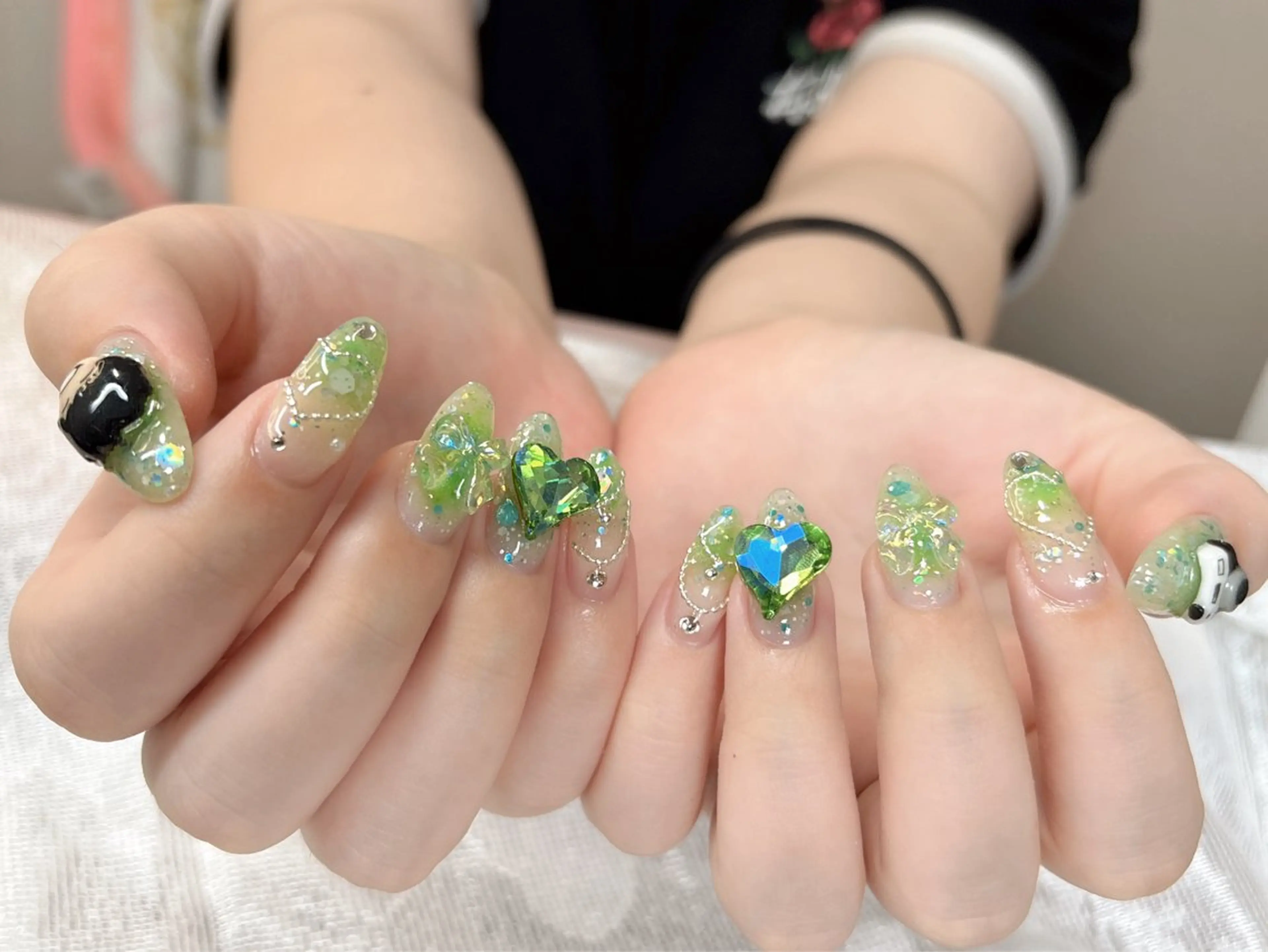 長さ出しの0.5cm~1cm　ワンカラー。デザイン＋パーツ付き＋3000円です。の写真