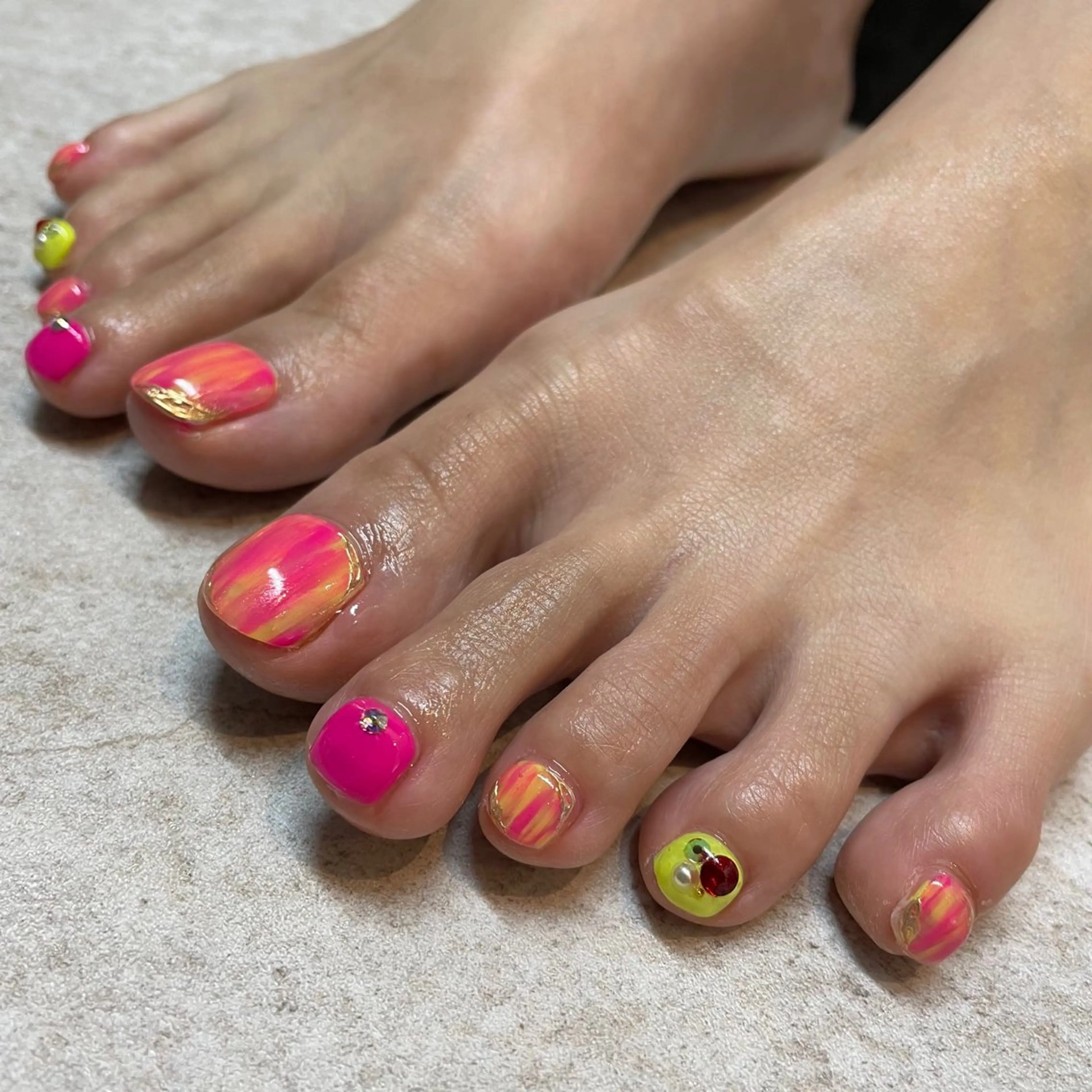 ネイル ミラーネイル フットネイル 丁寧カウンセリング 個性派ネイルyukoのネイルデザイン