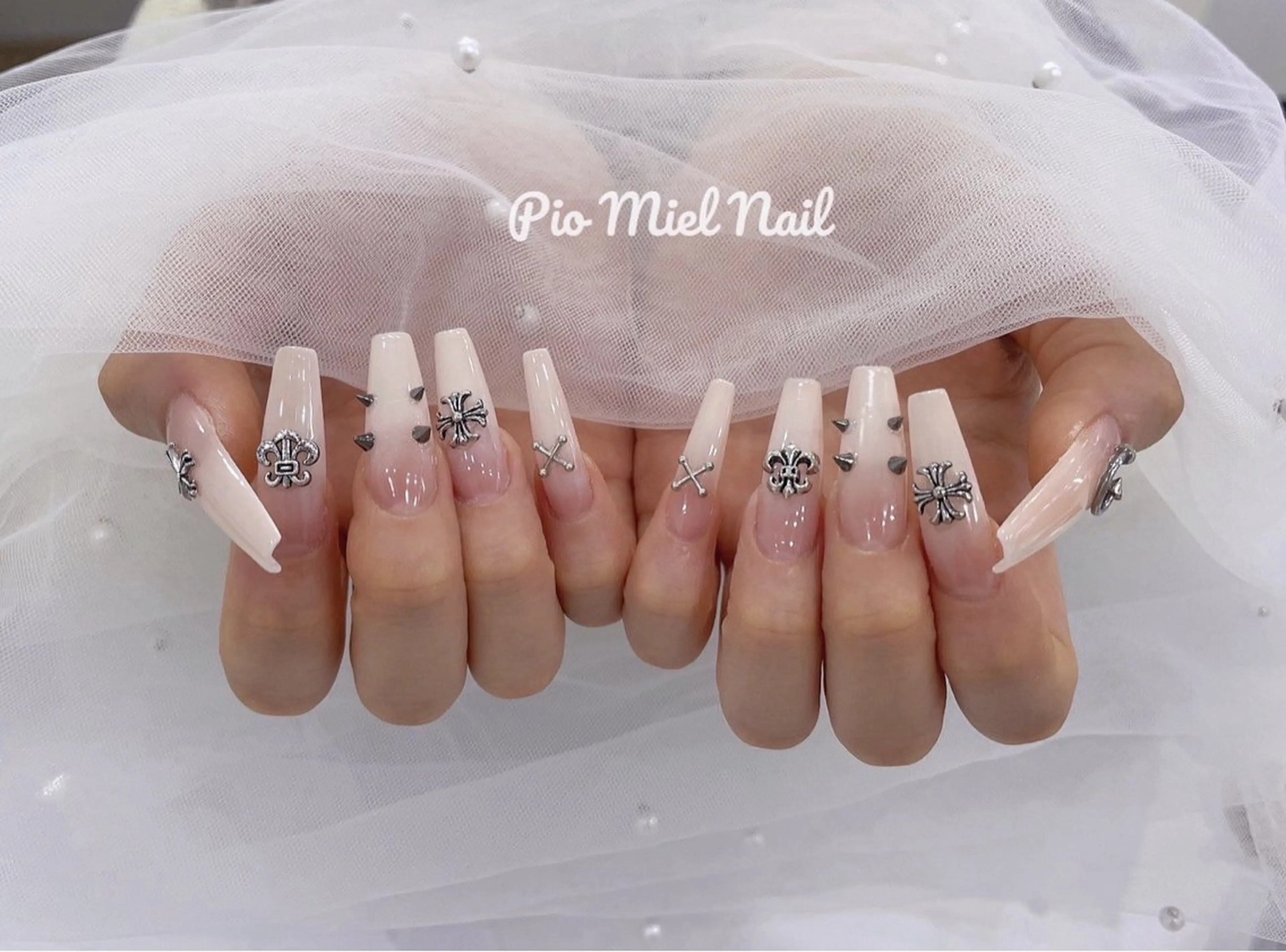 セミロング 韓国風ヘア ハンドネイル HANA 長さだしのネイルデザイン