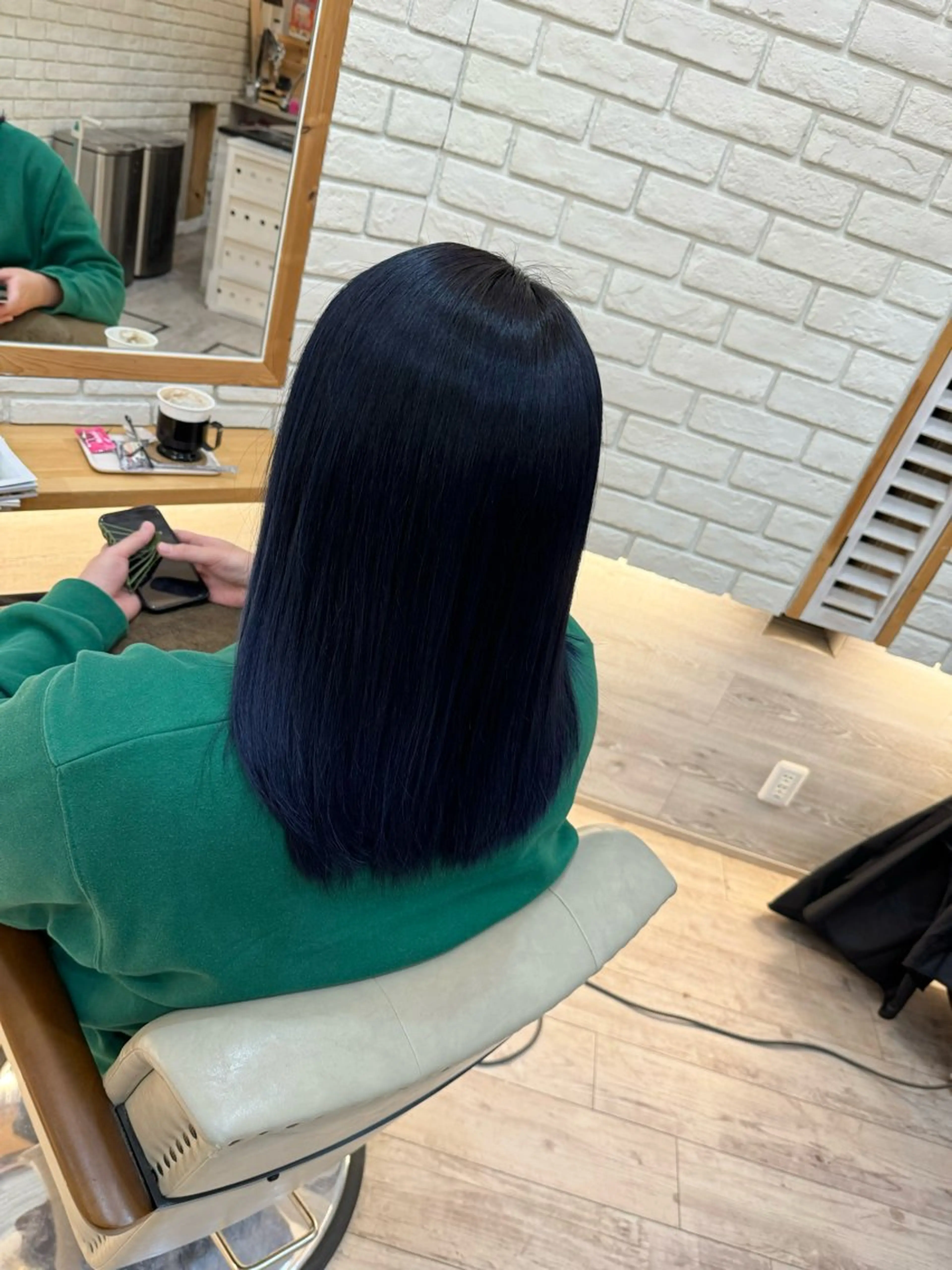 セミロング ヘアカラー 鈴木 妃帆未のヘアスタイル