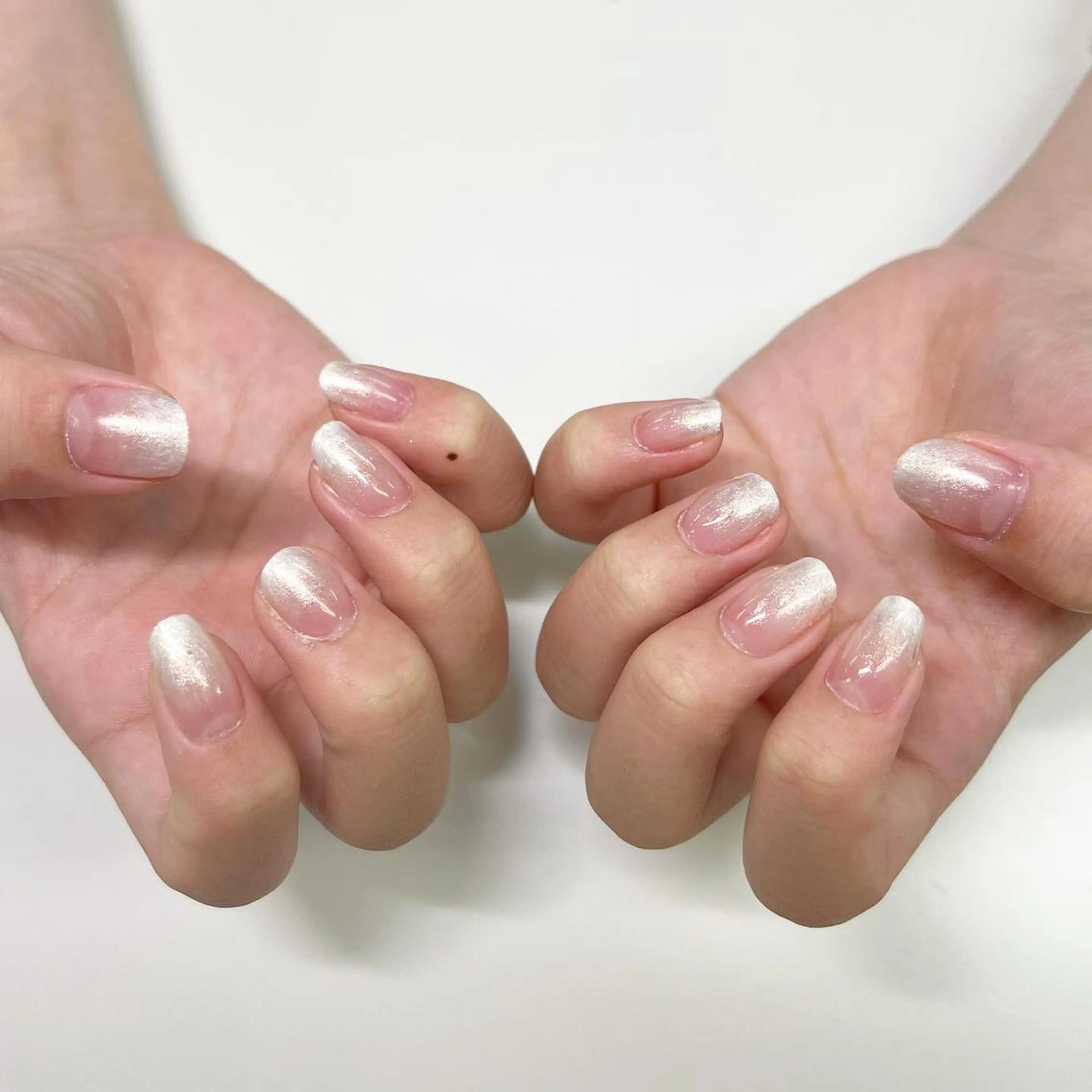 ネイル グラデーション ラメ(グリッター) ラメグラデーション 🫧ナオ🫧 /韓国 ヘア/ マンツーマンのヘアスタイル