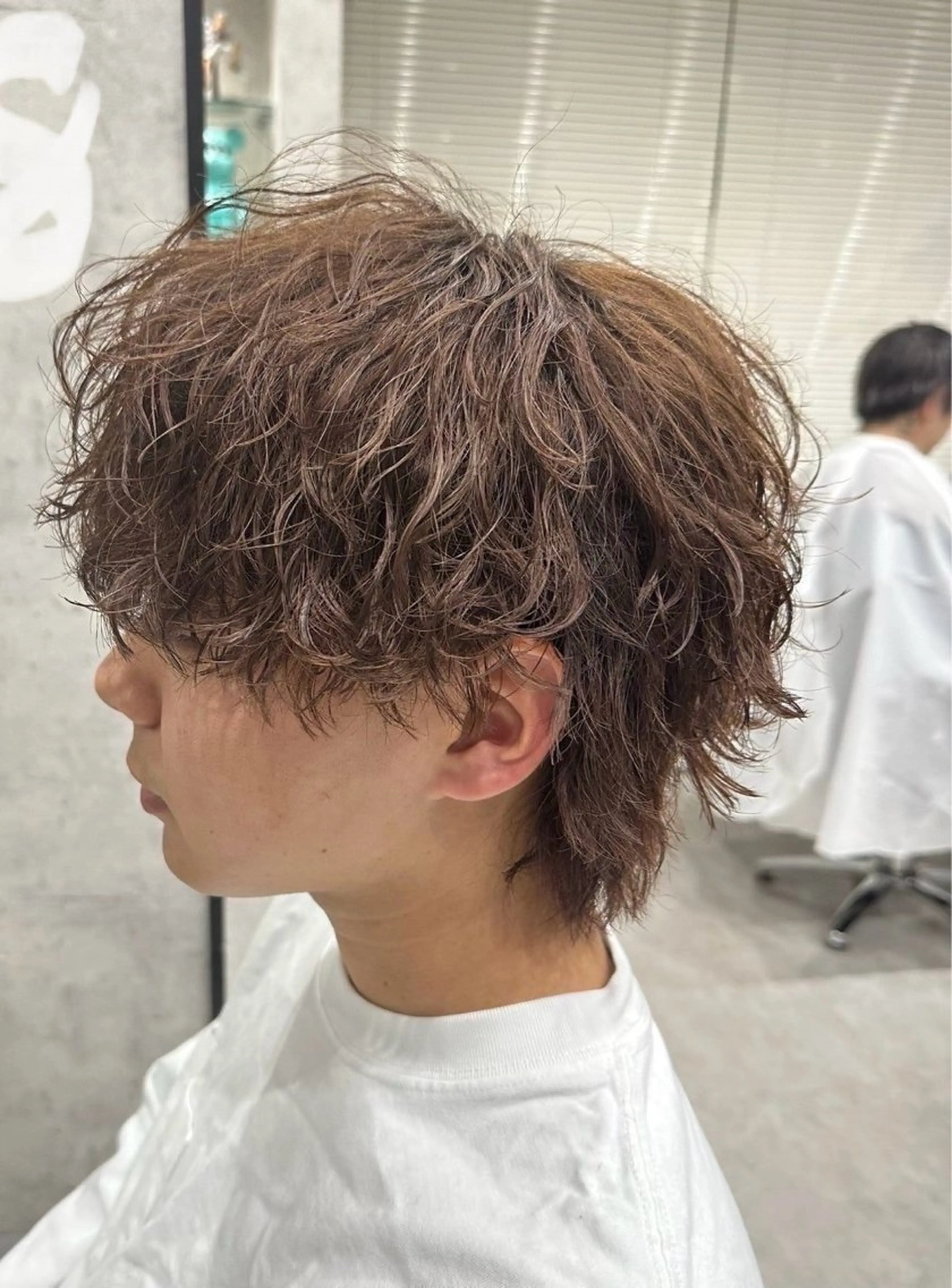 カラー パーマ メンズ メンズパーマ 波巻きパーマ ベージュカラー スパイラルパーマ カット ヘアカラー 韓国ヘア特化🇰🇷 似合わせカットパーマのヘアスタイル