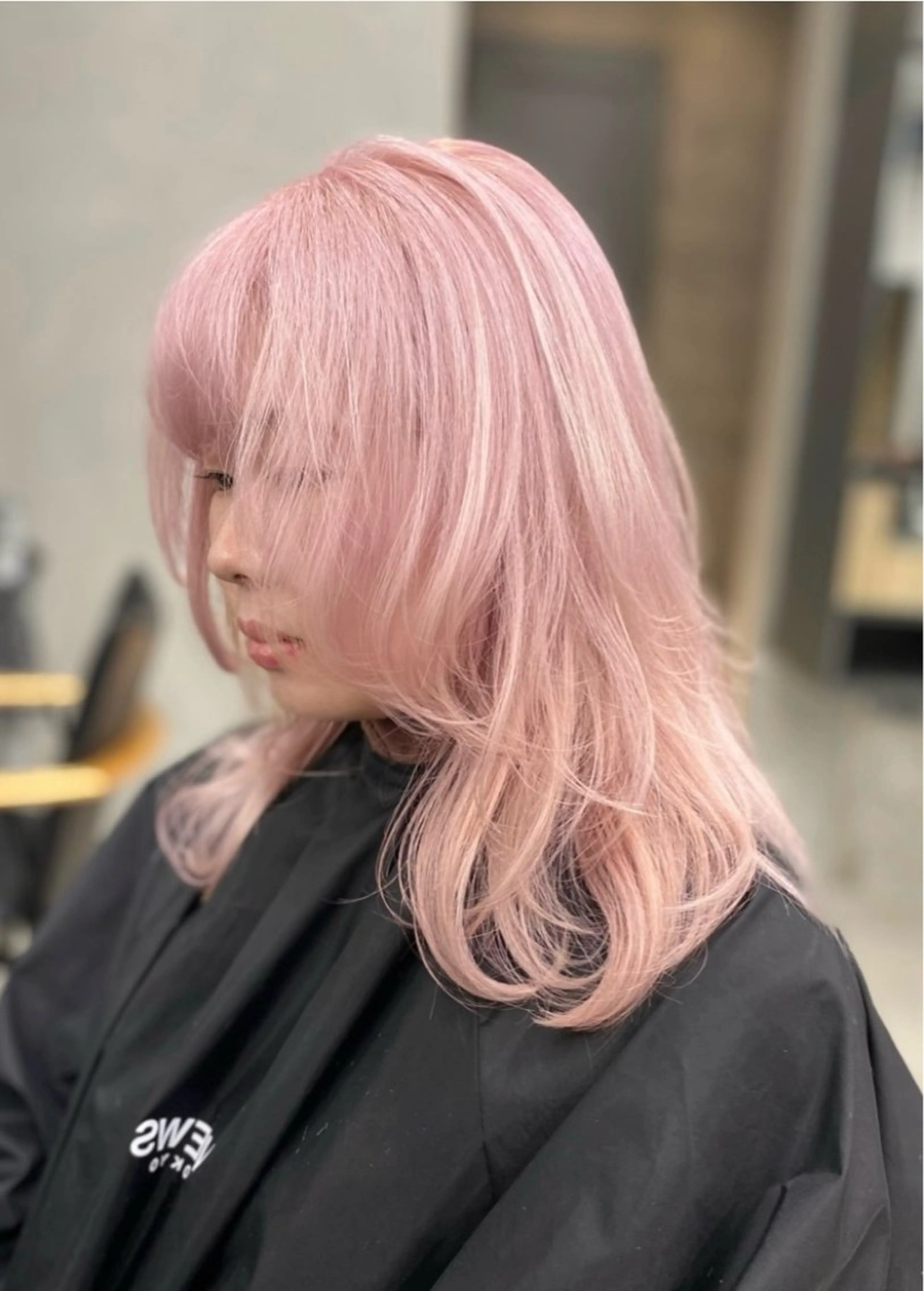 ミディアム カラー ヘアアレンジ ブリーチ ブロンド ピンクカラー ヘアカラー トリートメント mina 🌷のヘアスタイル
