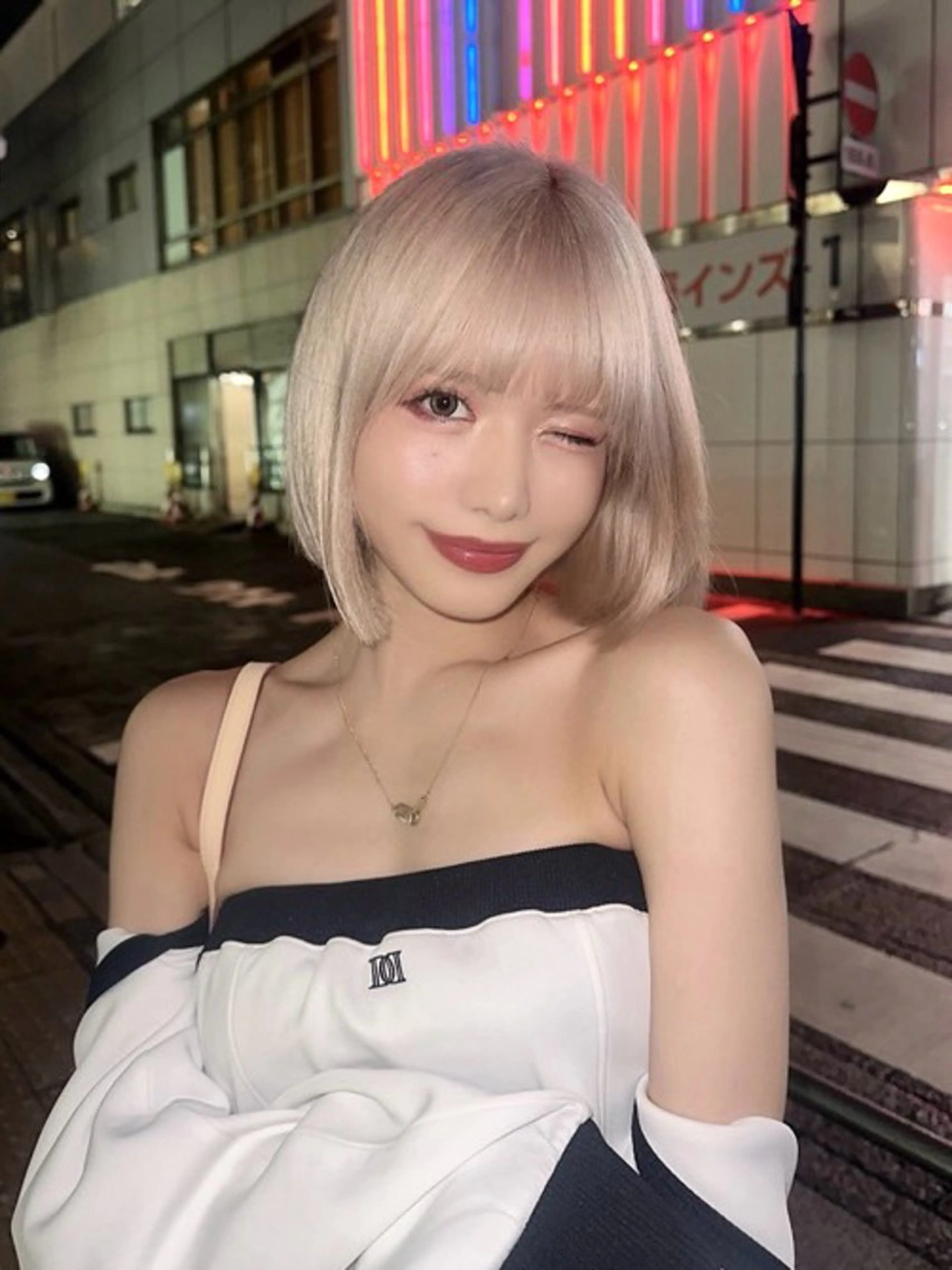 ミディアム カラー 抜きっぱなしブロンド /ハイトーン/カナタのヘアスタイル