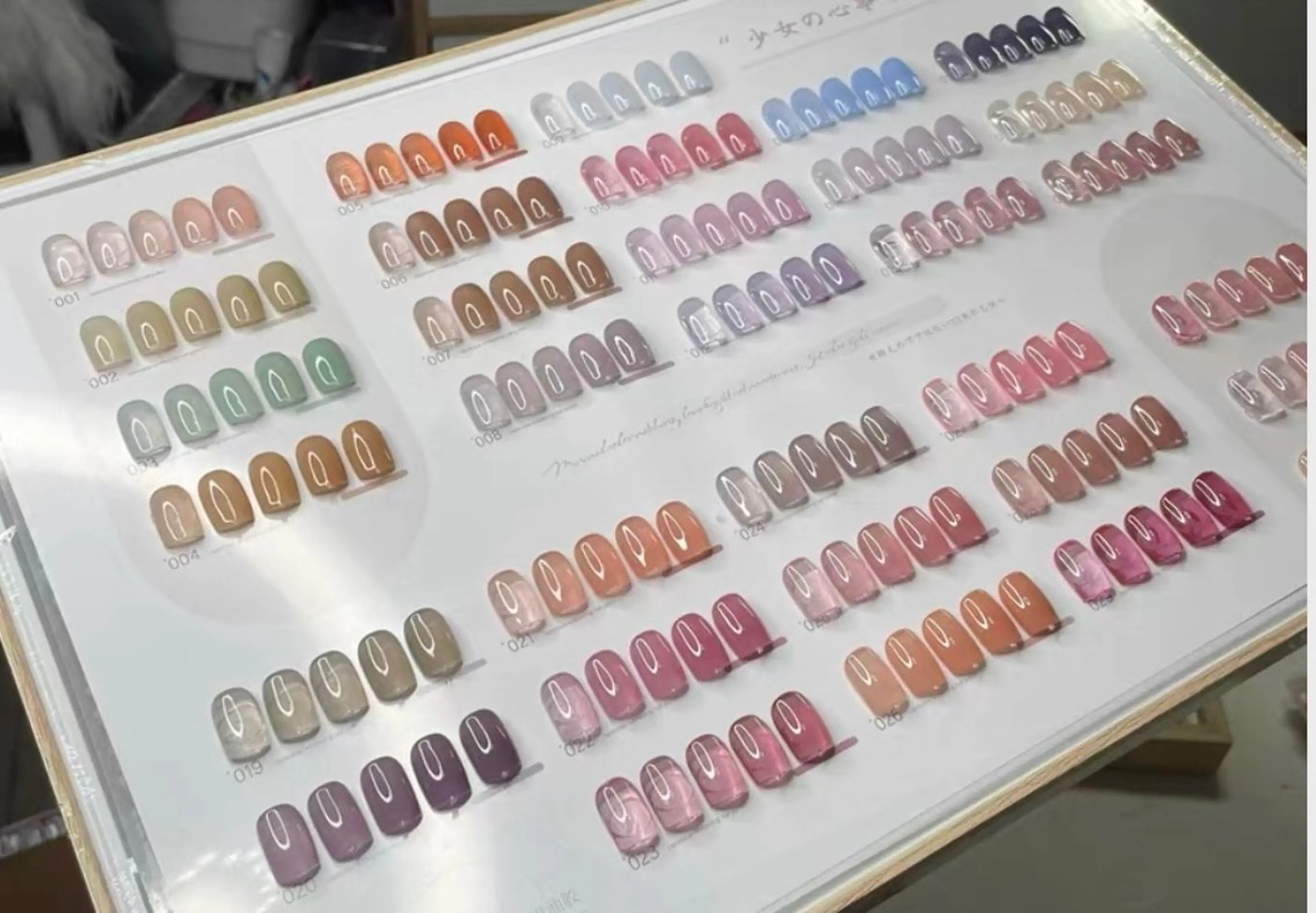 ネイル LEDアイラッシュ ∩_∩アオイのマツエク・マツパデザイン