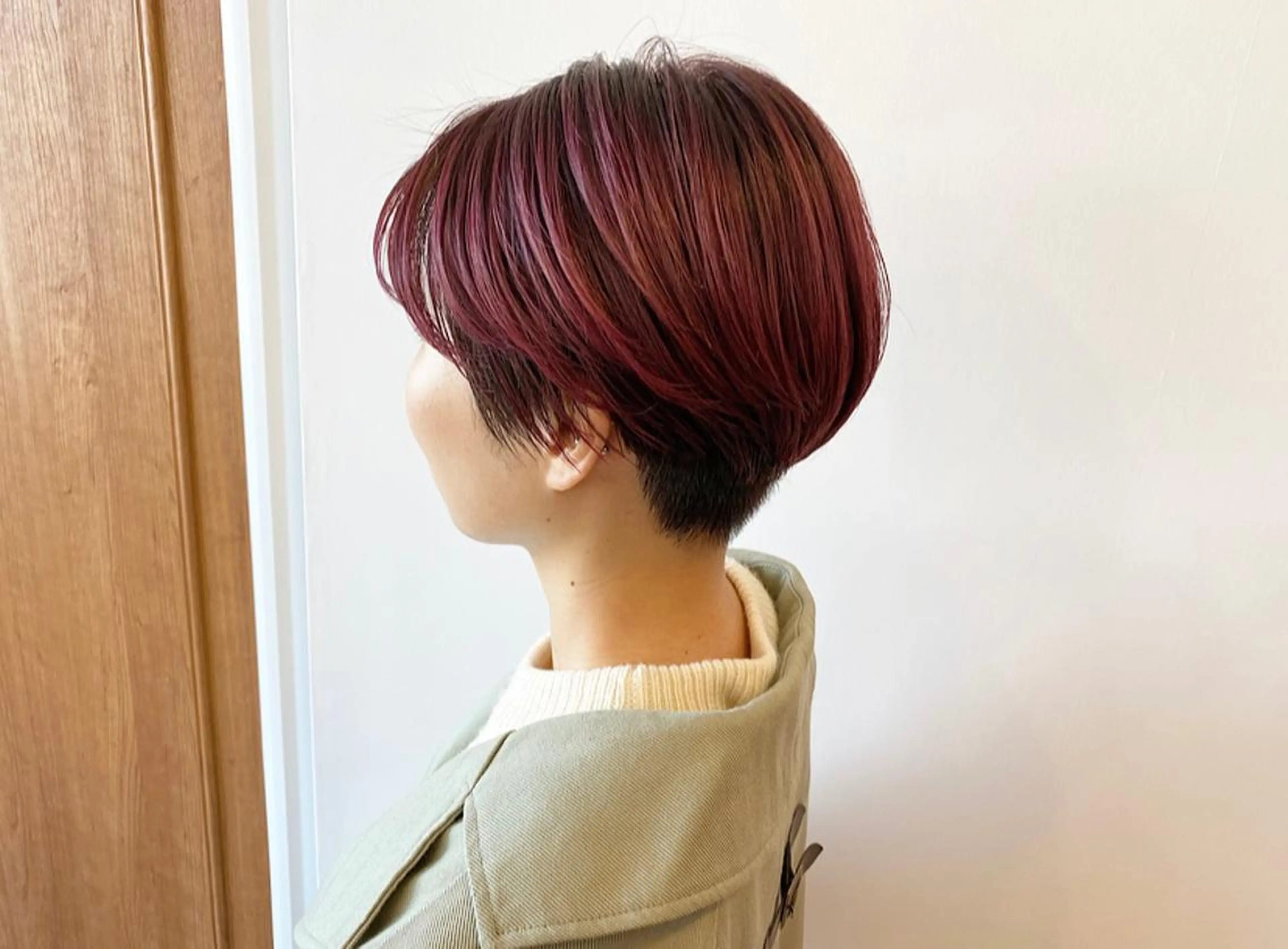 ショート カラー ピンクカラー レッドカラー ショートヘア カット ヘアカラー トリートメント 鈴木 翔梧のヘアスタイル