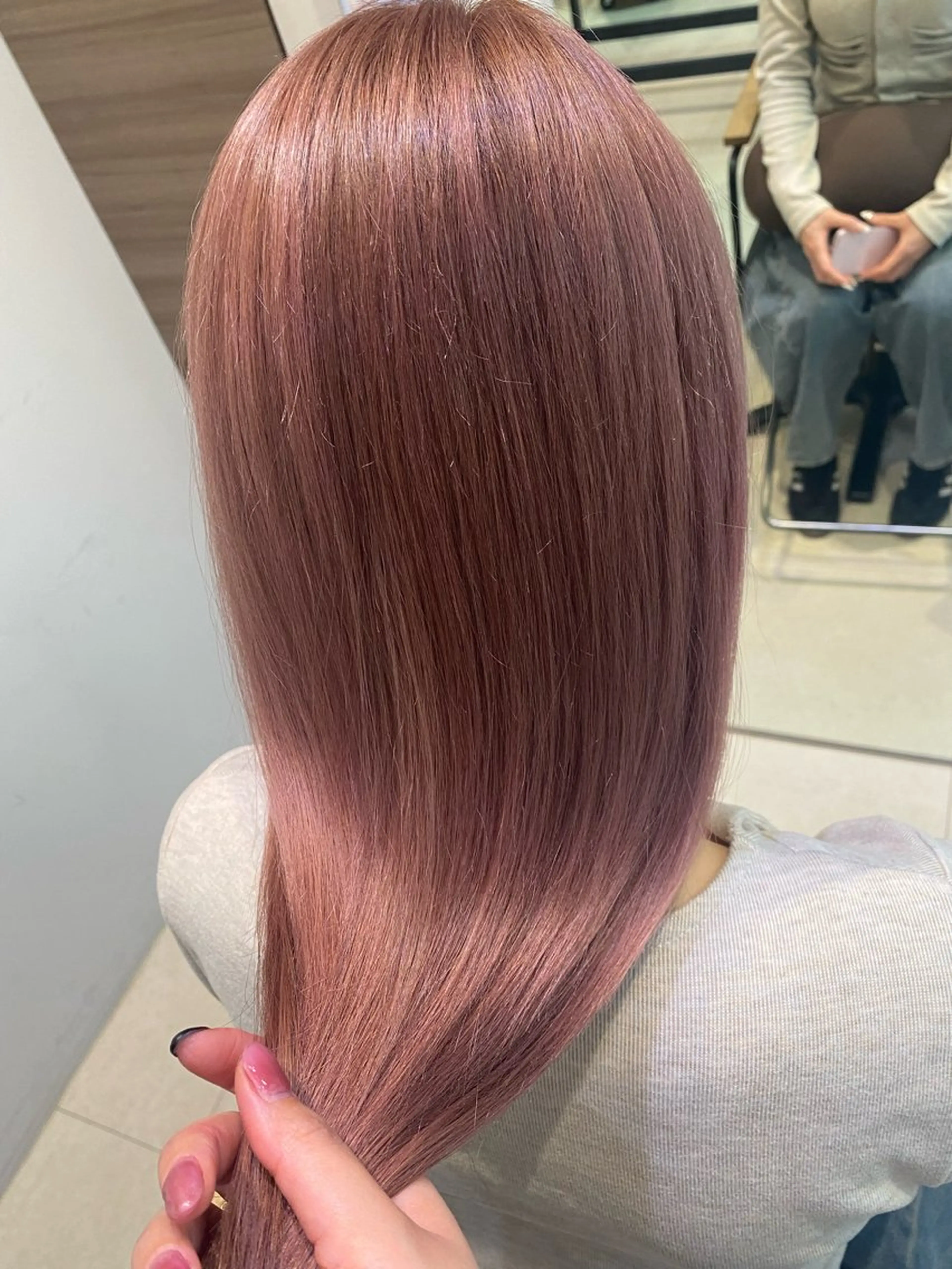 カラー ベージュカラー ピンクカラー ピンクベージュ ヘアカラー 井出 くるみのヘアスタイル