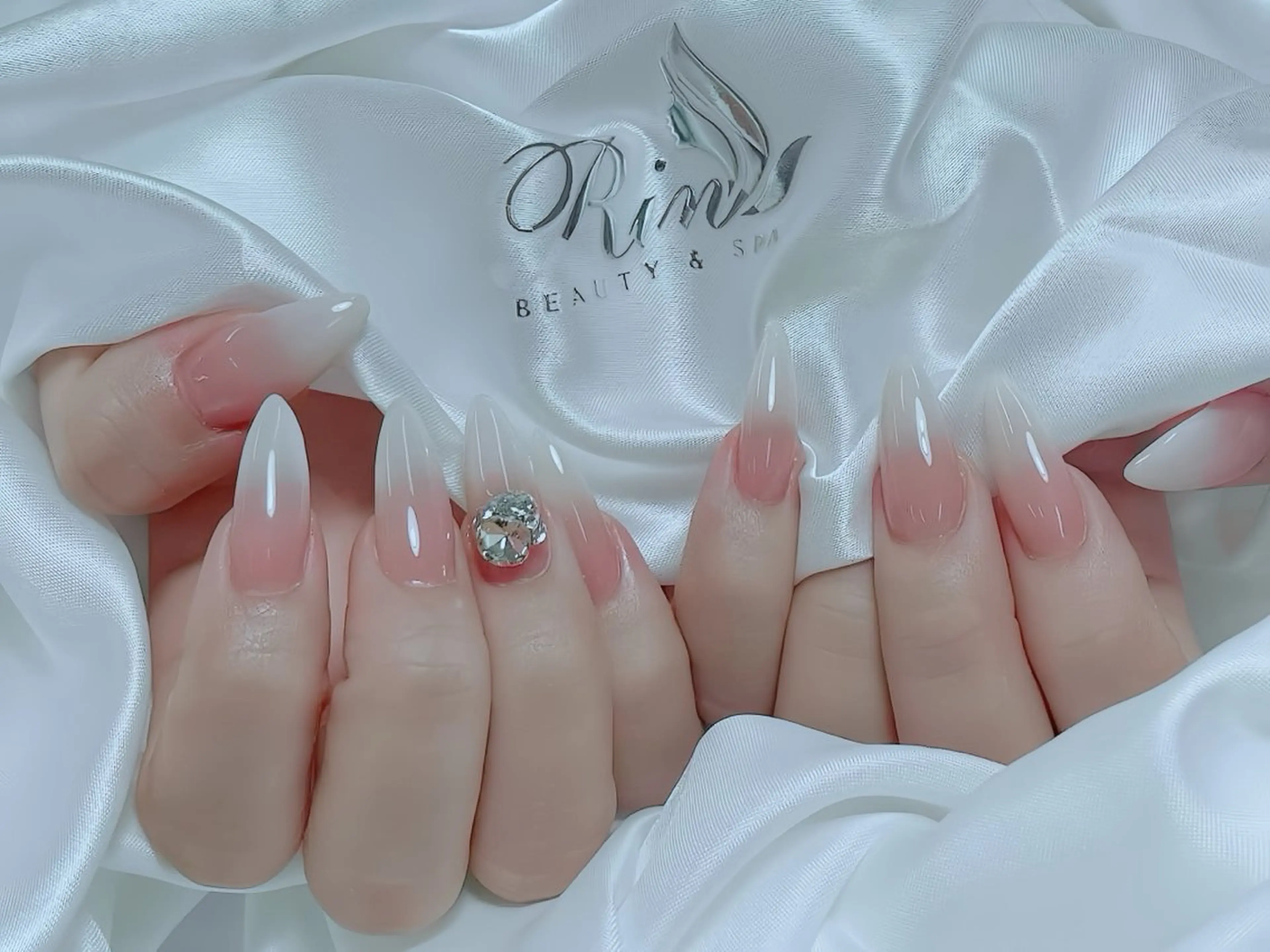 ネイル アニマル柄 ボルドー ブラウン チークネイル フレンチネイル ハンドネイル Rin Nail 新大久保店のネイルデザイン