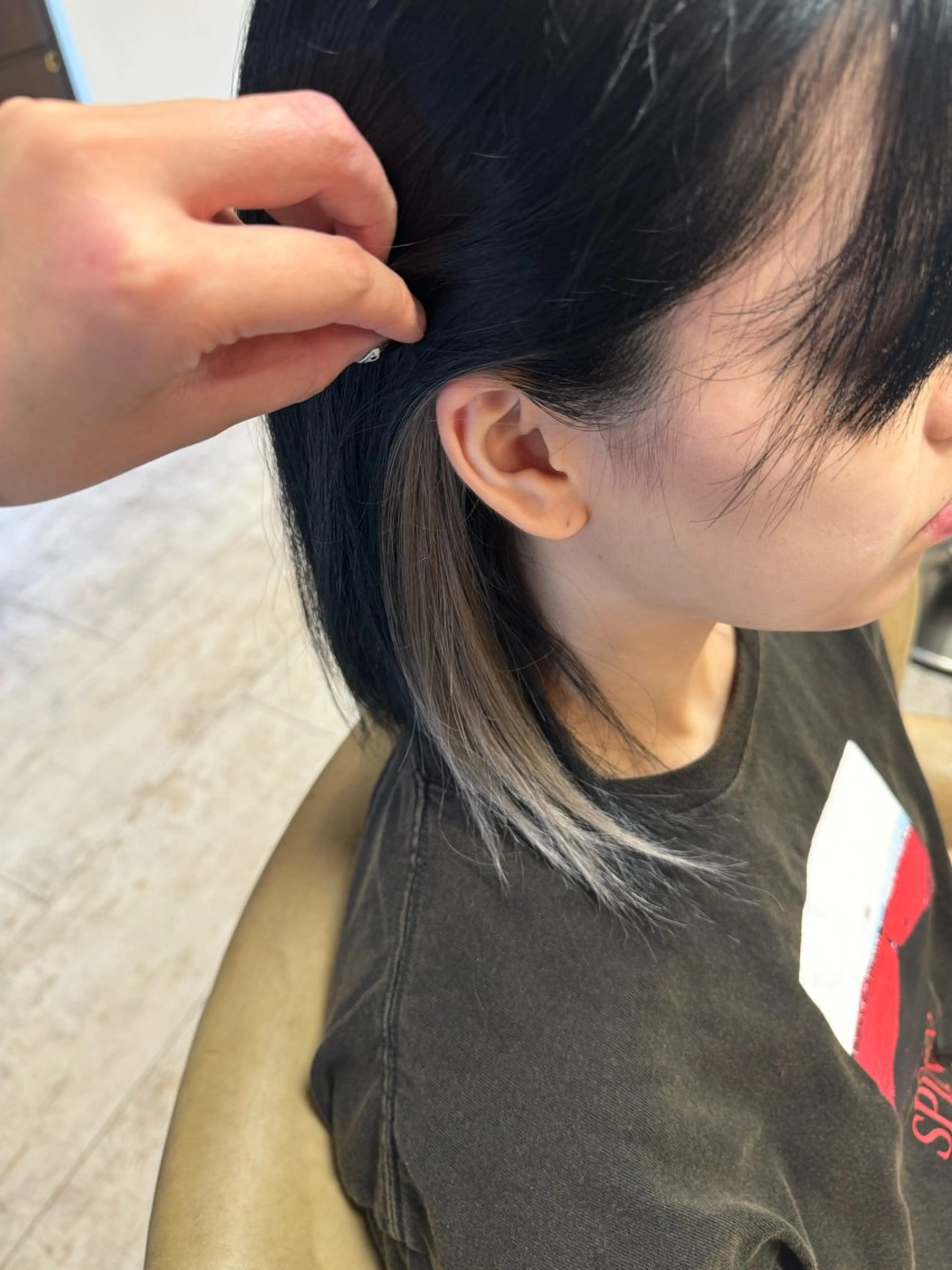 ミディアム カラー 鶴田 琴美のヘアスタイル