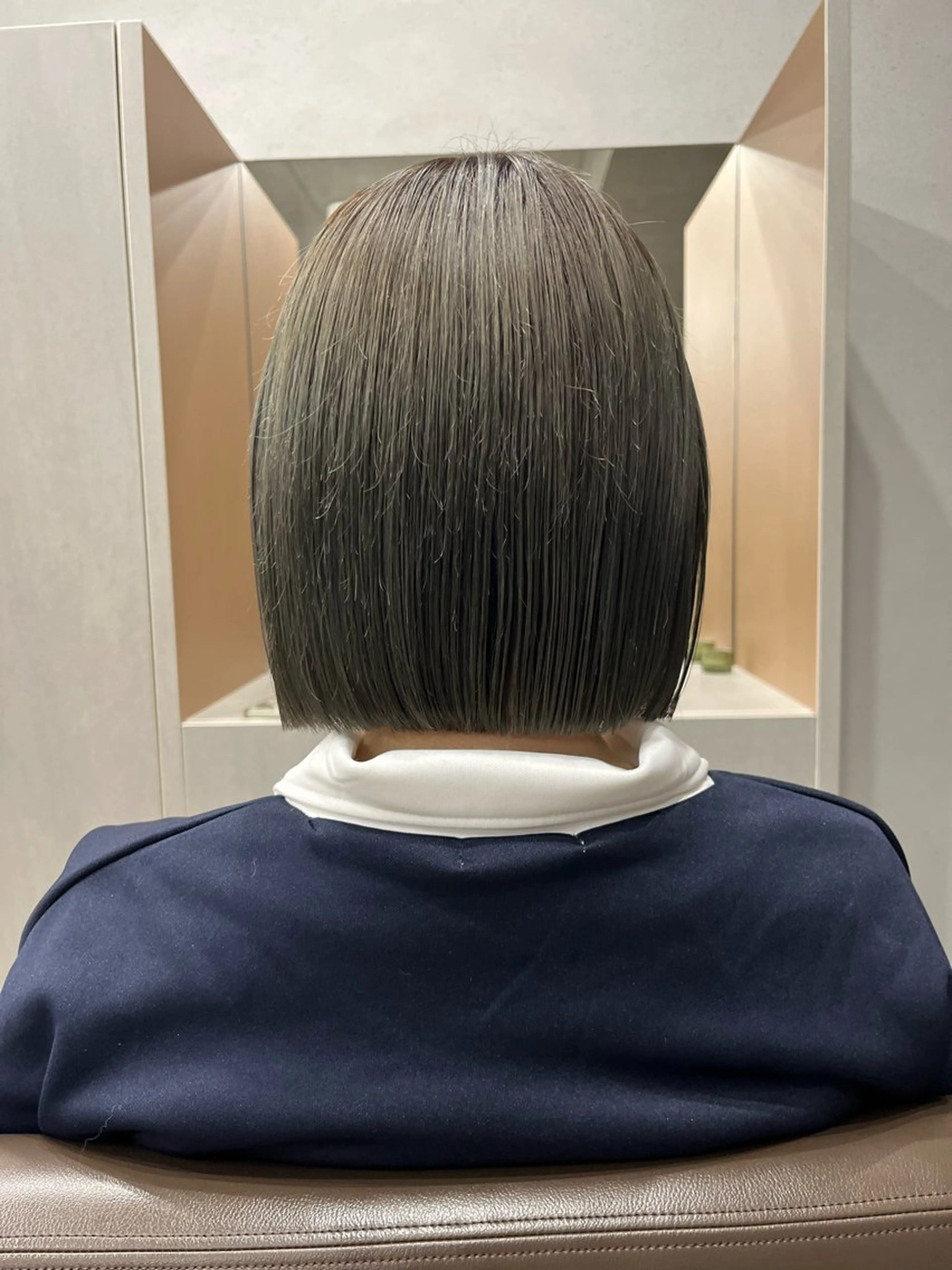 ミディアム 曲がる縮毛矯正 センターパートのヘアスタイル