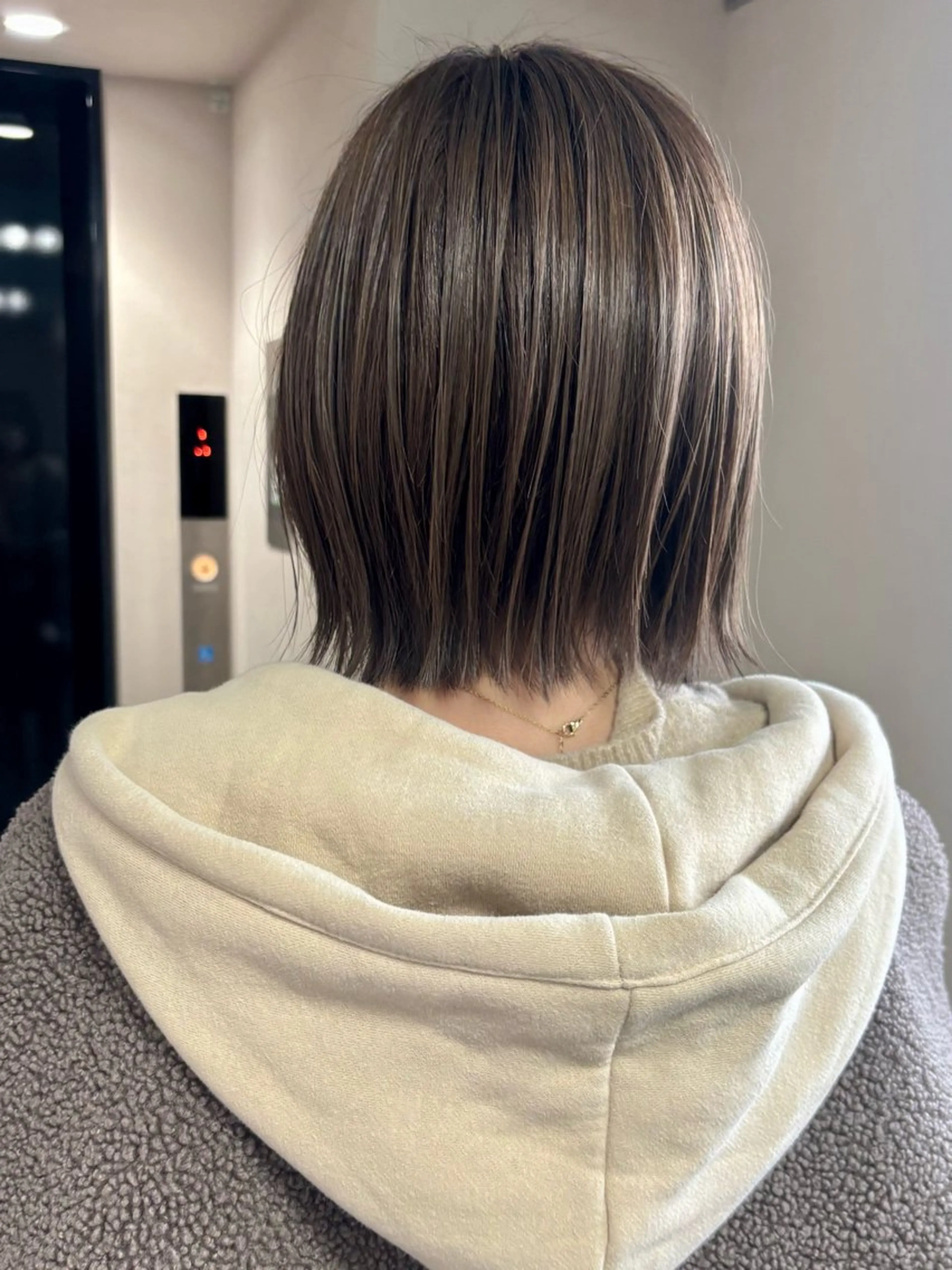 ショート カラー グレージュ オレンジ ヘアカラー 松井那津子 /ハイライトブリーチのヘアスタイル