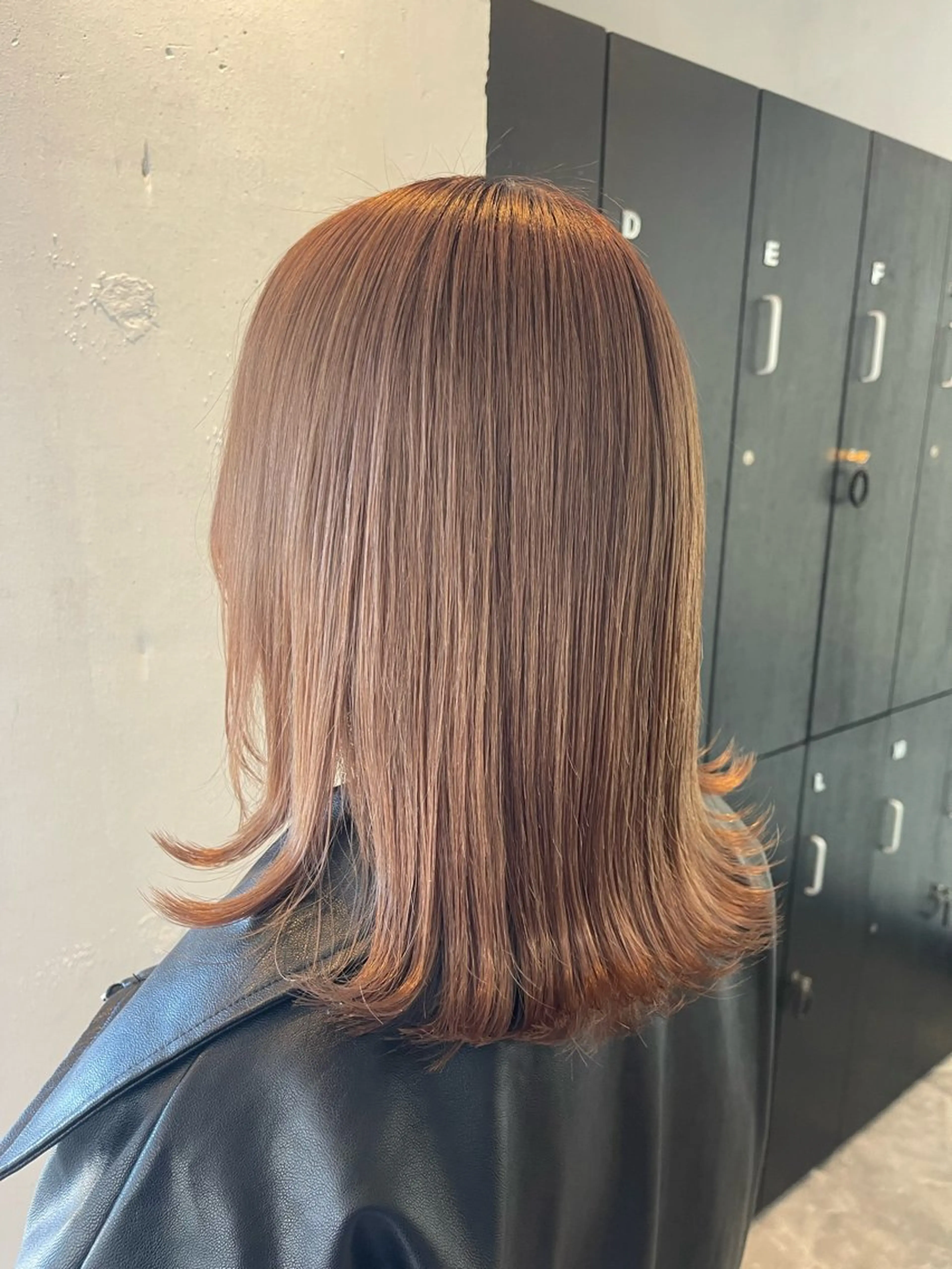 ミディアム ヘアカラー 縮毛矯正🐼暖色 根本侑季のヘアスタイル