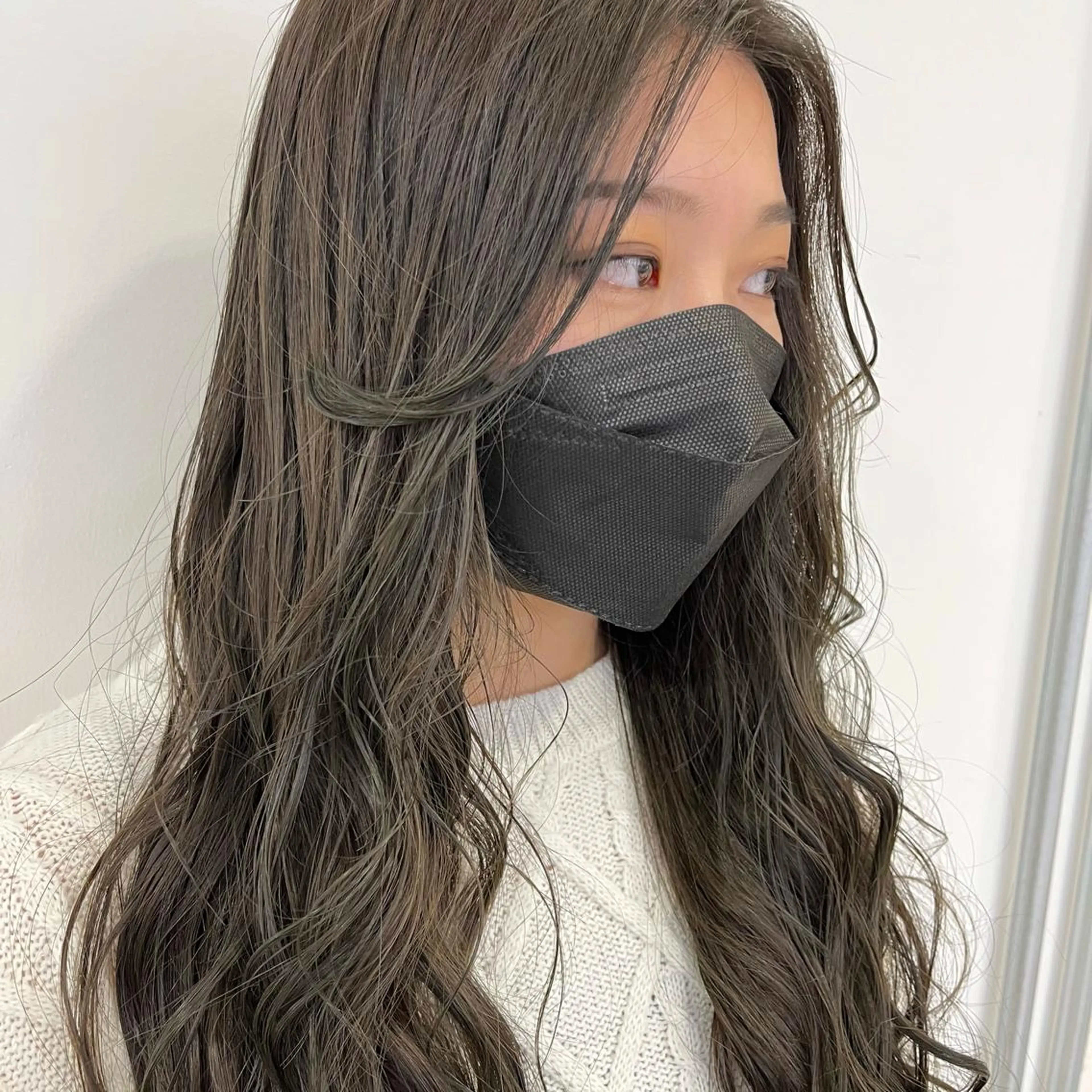 ロング カラー アッシュ ブリーチ ブリーチなしカラー オリーブグレー SOYON 🤍CHIZU🤍.のヘアスタイル