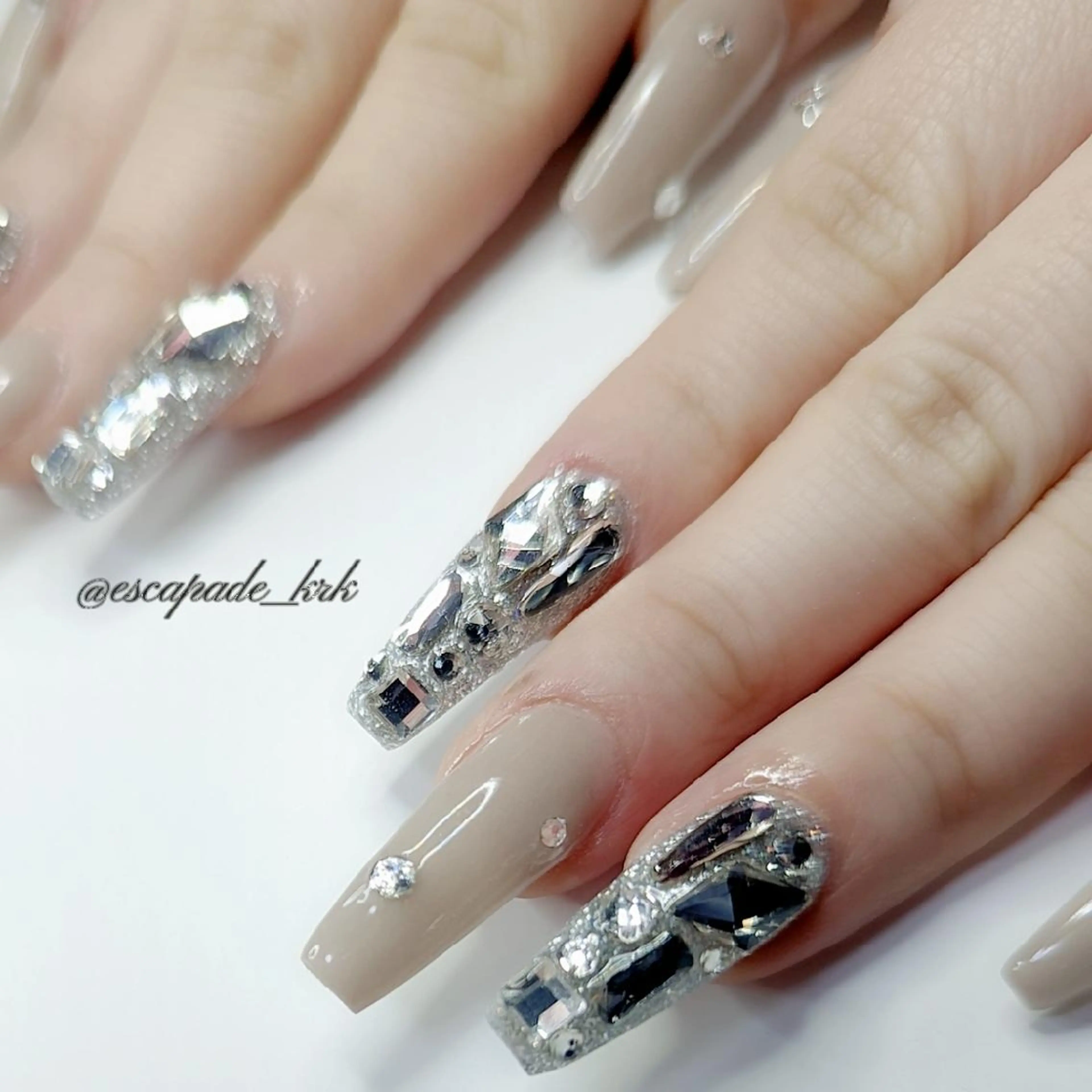 セミロング ネイル ハンドネイル クロキ 。のネイルデザイン