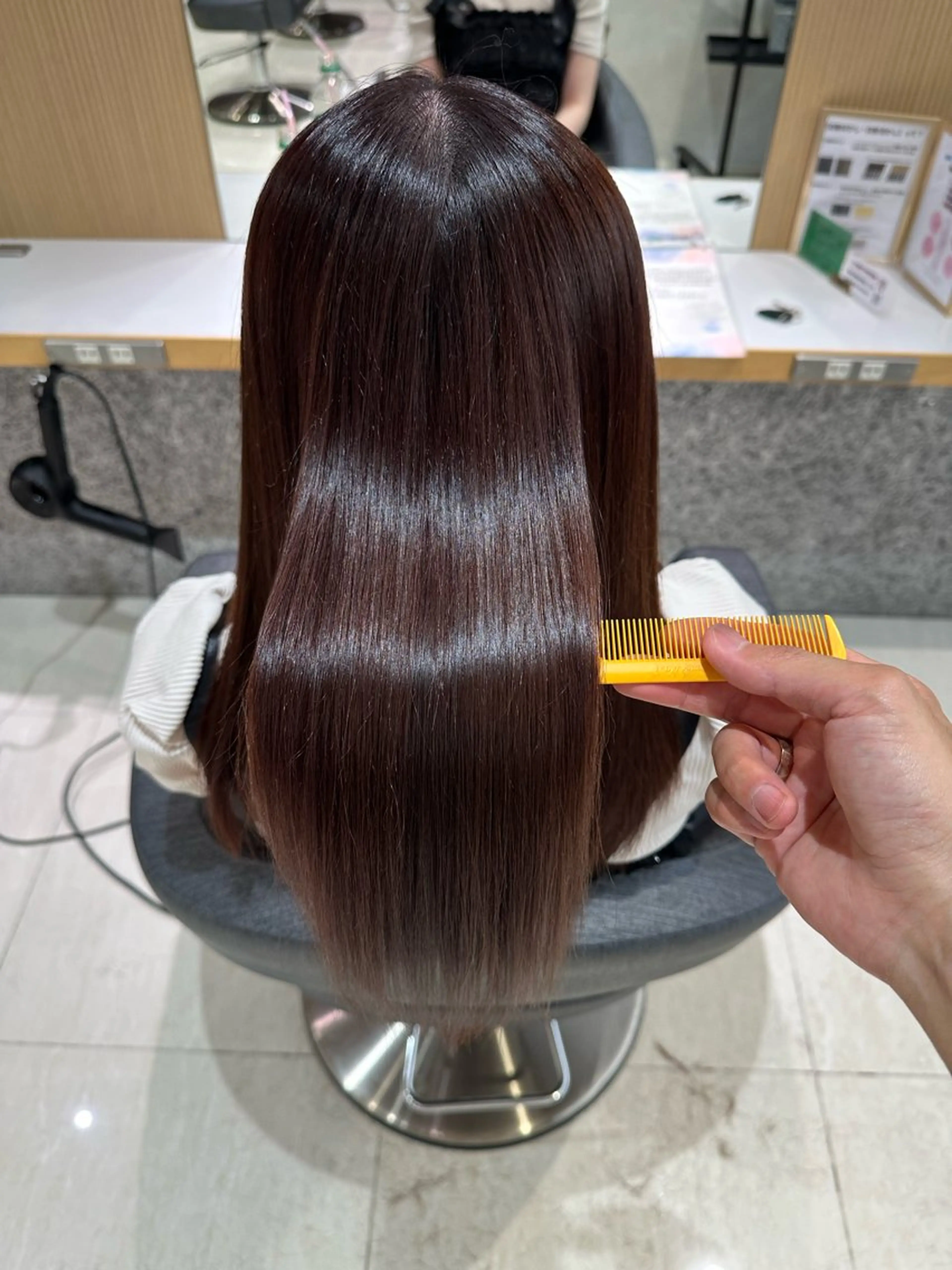 ロング カラー ブリーチ 透明感カラー ダブルカラー ブリーチなしカラー 顔まわりレイヤー ヘアカラー トリートメント 大人レイヤー& 透明感カラー💄のヘアスタイル