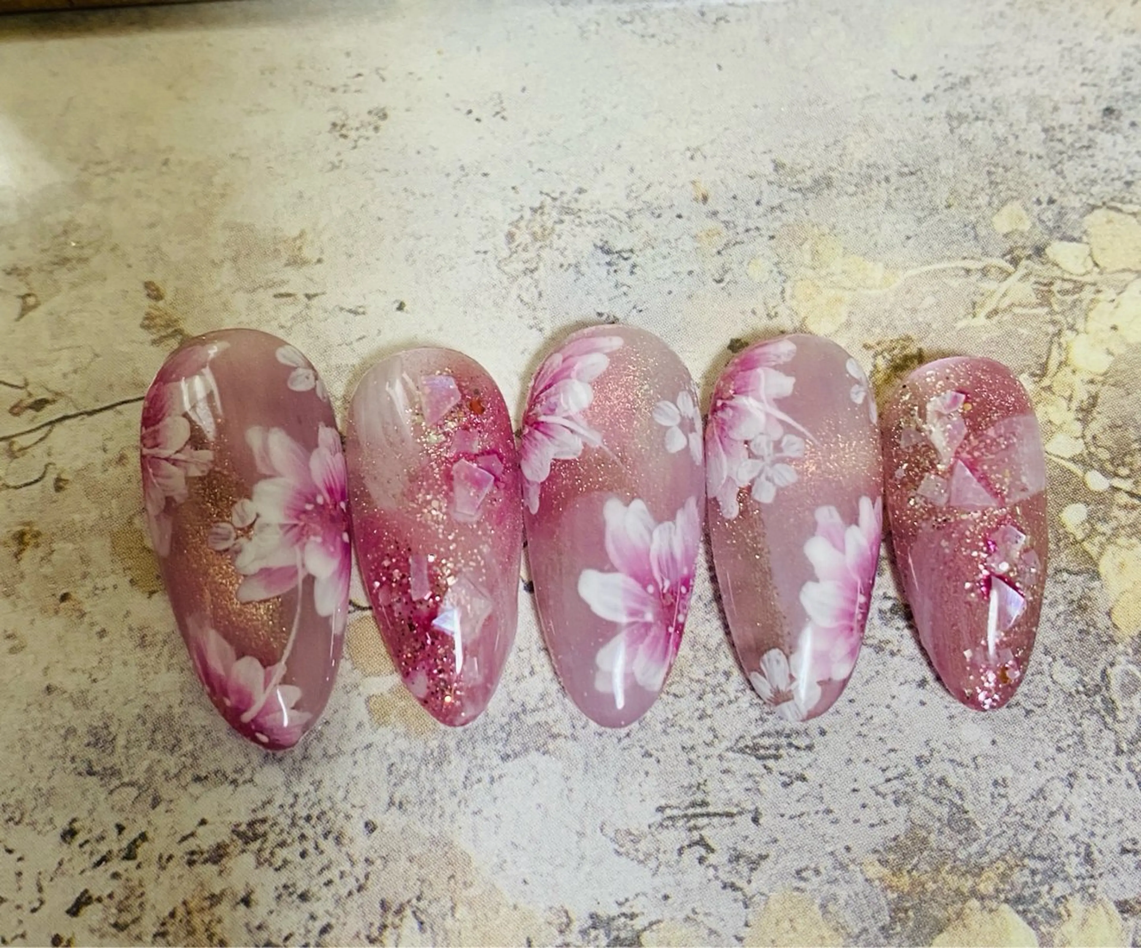 ネイル フラワーネイル ラメ(グリッター) マグネットネイル 自宅ネイルサロン ♦️nuance♦️のネイルデザイン