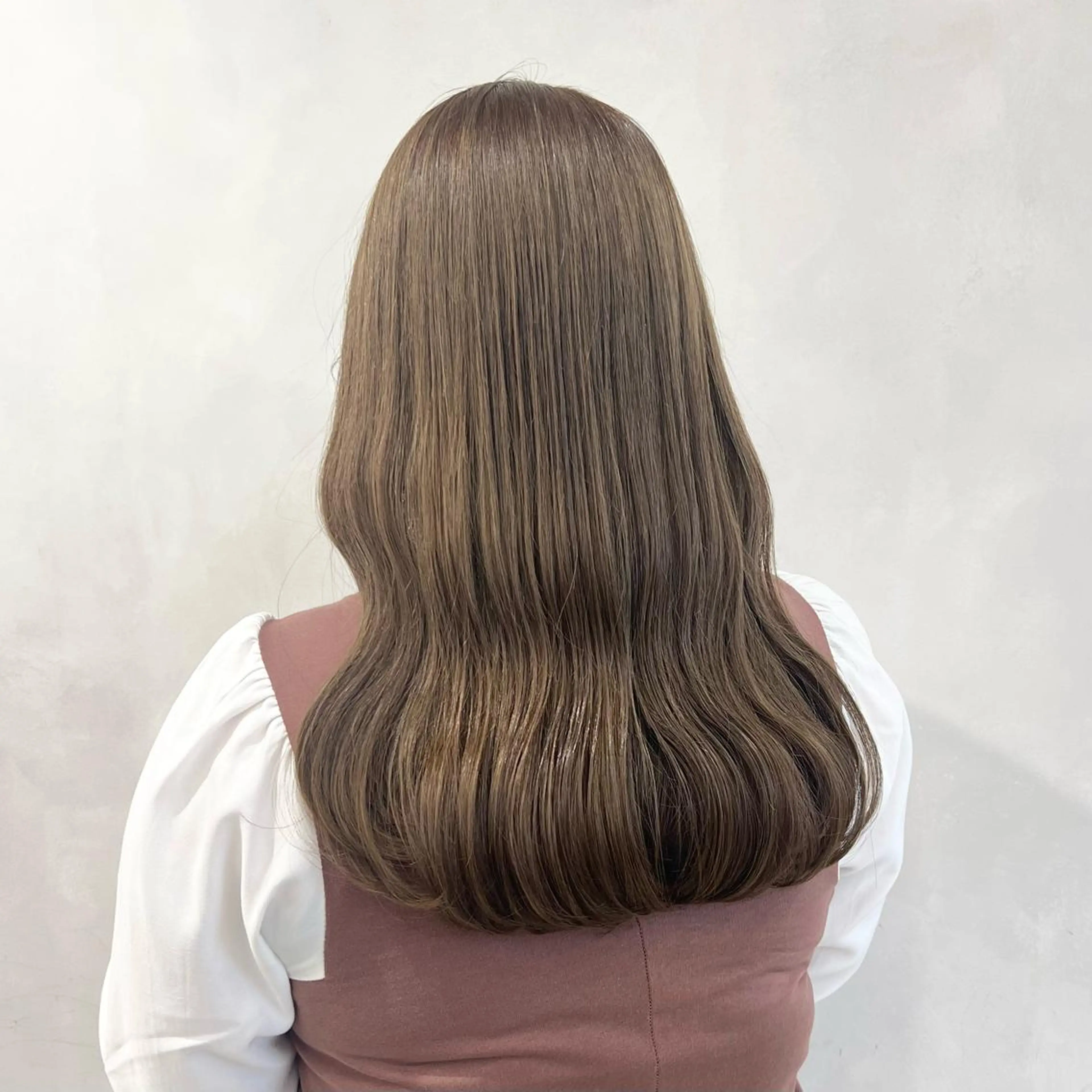 ミディアム カラー カット ヘアカラー 🩵ブリーチカラー 🐈MIORI🩵のヘアスタイル