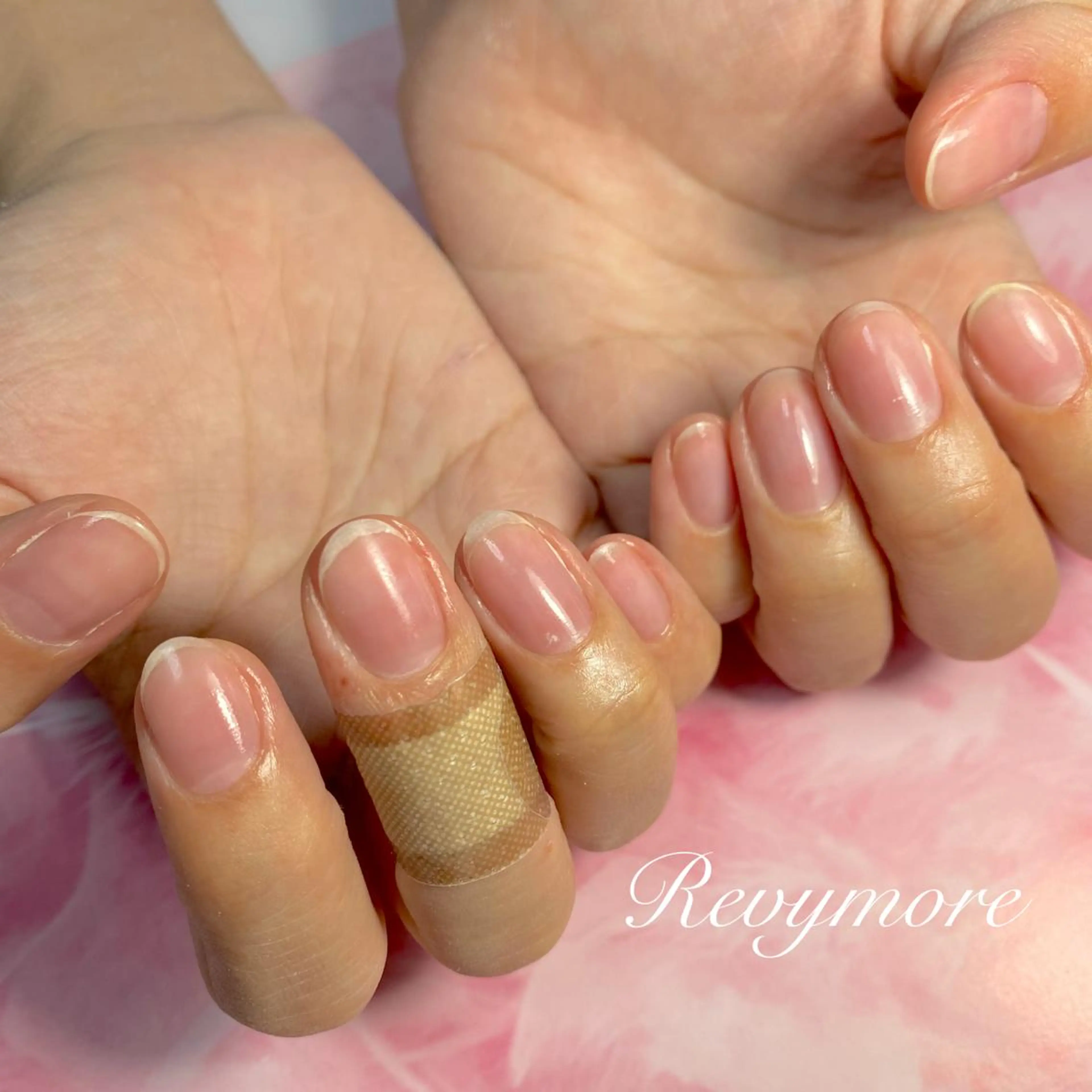 ネイル ジェルネイル キラキラネイル 韓国ネイル ニュアンスネイル オフィスネイル nail salon Revymoreのネイルデザイン