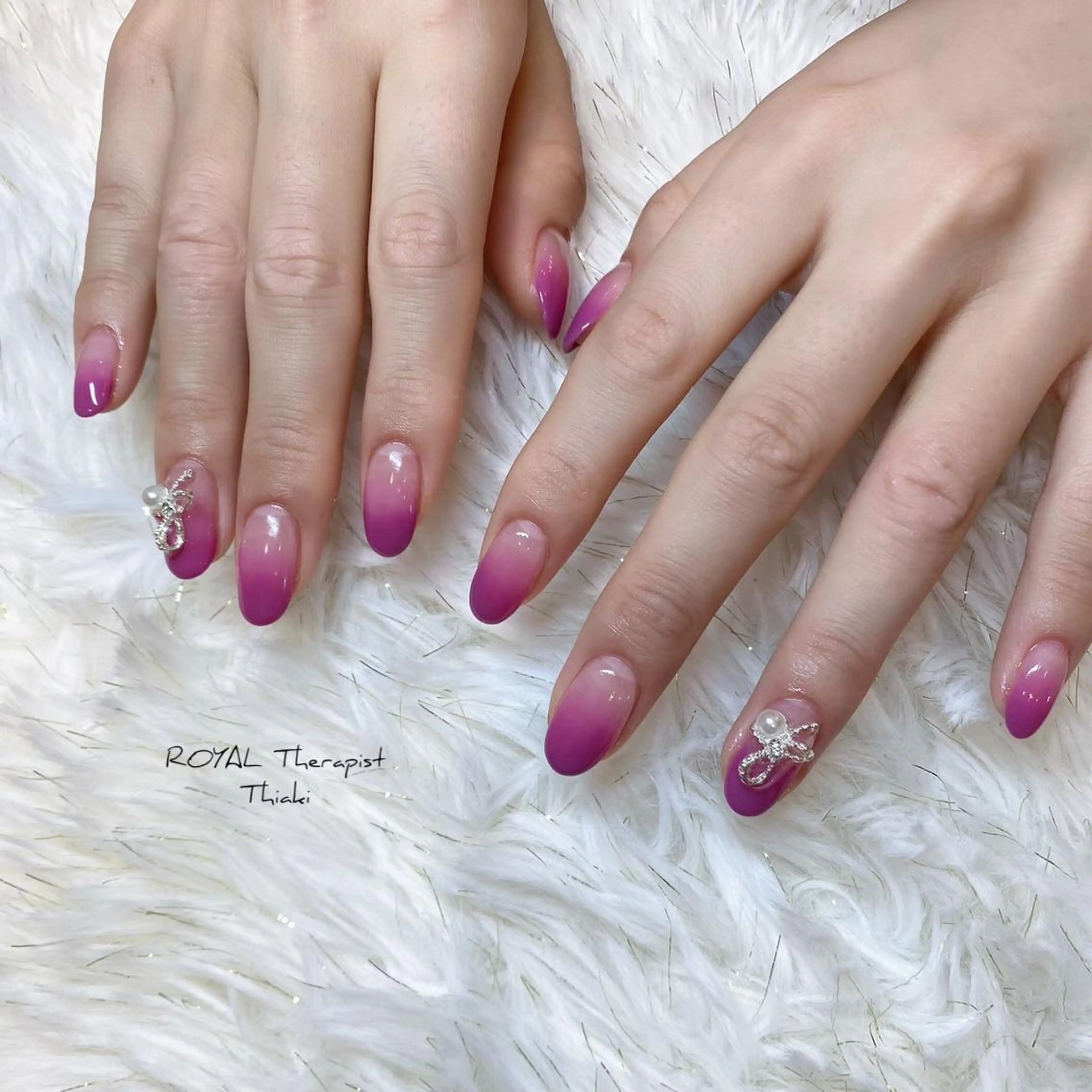 ネイル グラデーション ハンドネイル 【山岡】 ロイヤル•セラピストのネイルデザイン