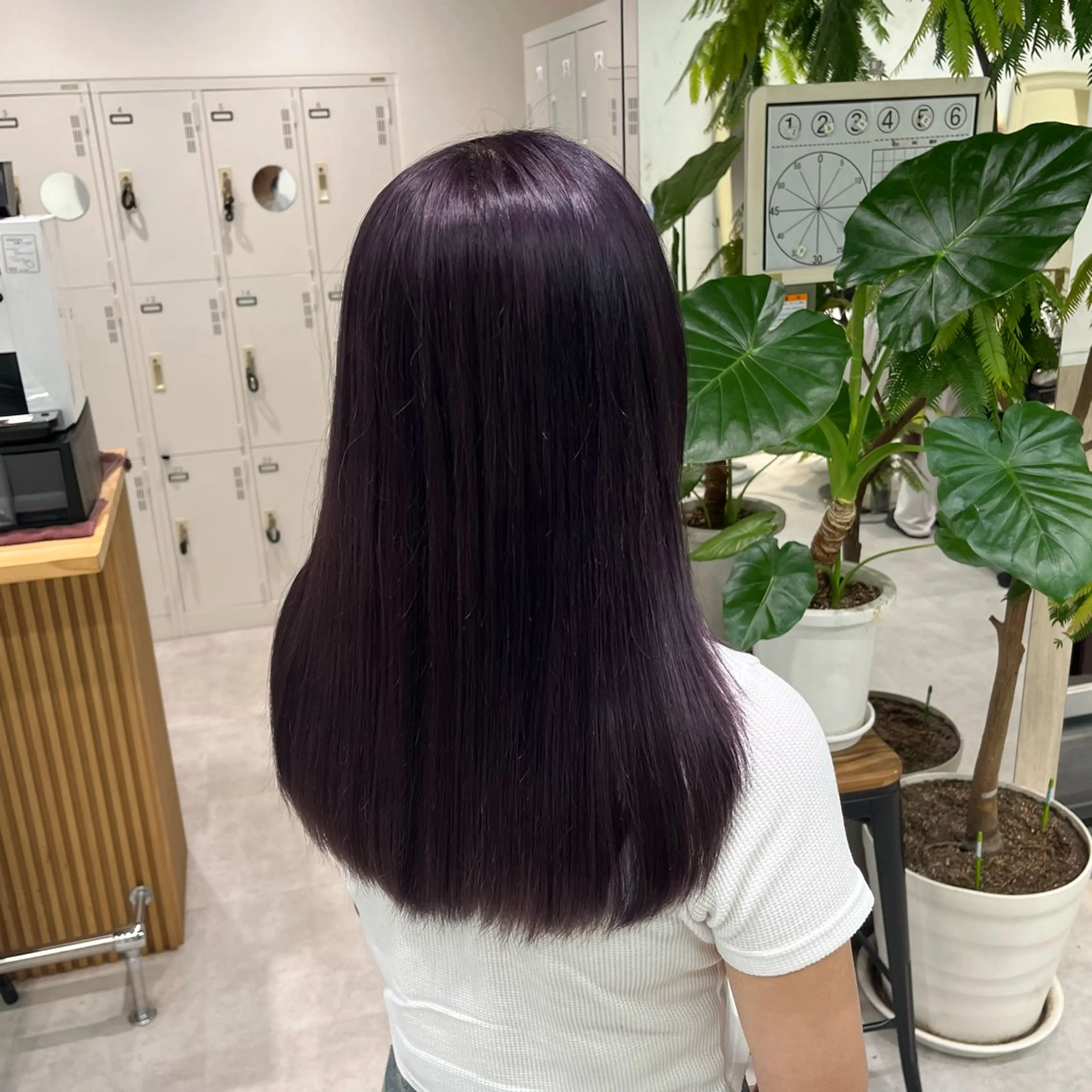 セミロング カット ヘアカラー omocha umiのヘアスタイル