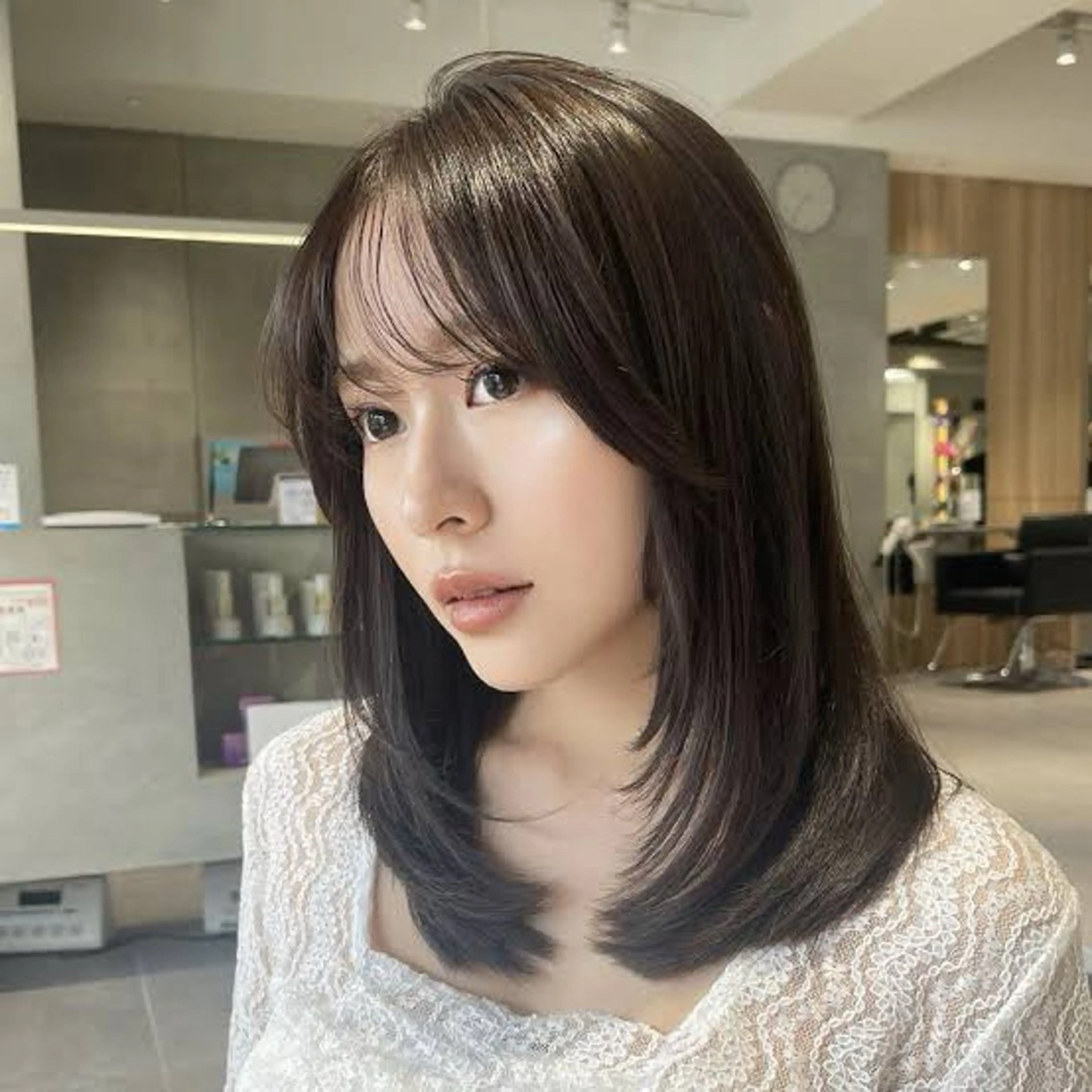 4 ／19 限定‎𖤐 ̖́-‬    スタイリストによる無料レイヤーカット✂️ ※ブローレッスンモデルの写真