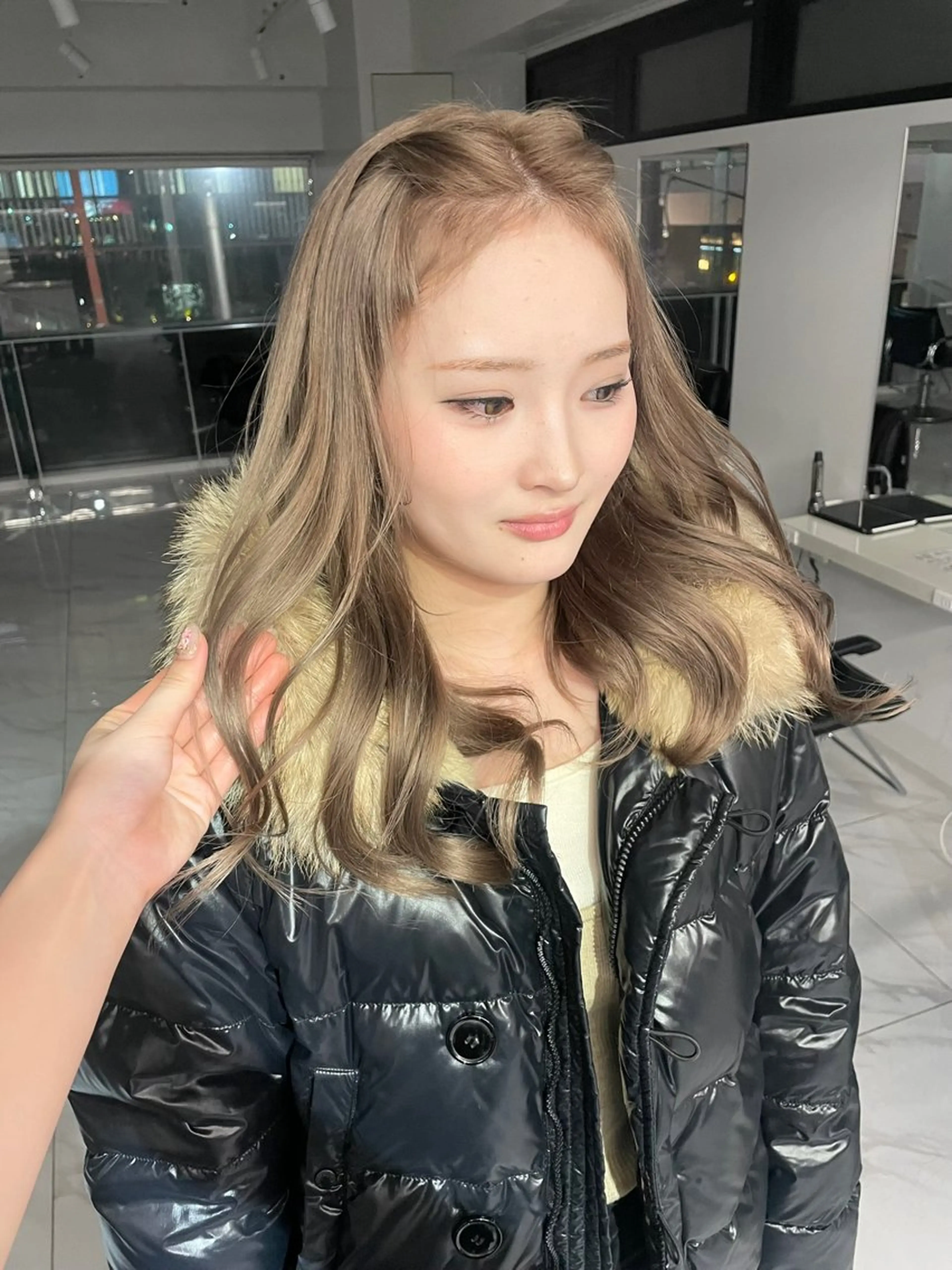 ロング カラー ベージュカラー ハイトーンカラー ミルクティーベージュ 渋谷美容師 ユイのヘアスタイル